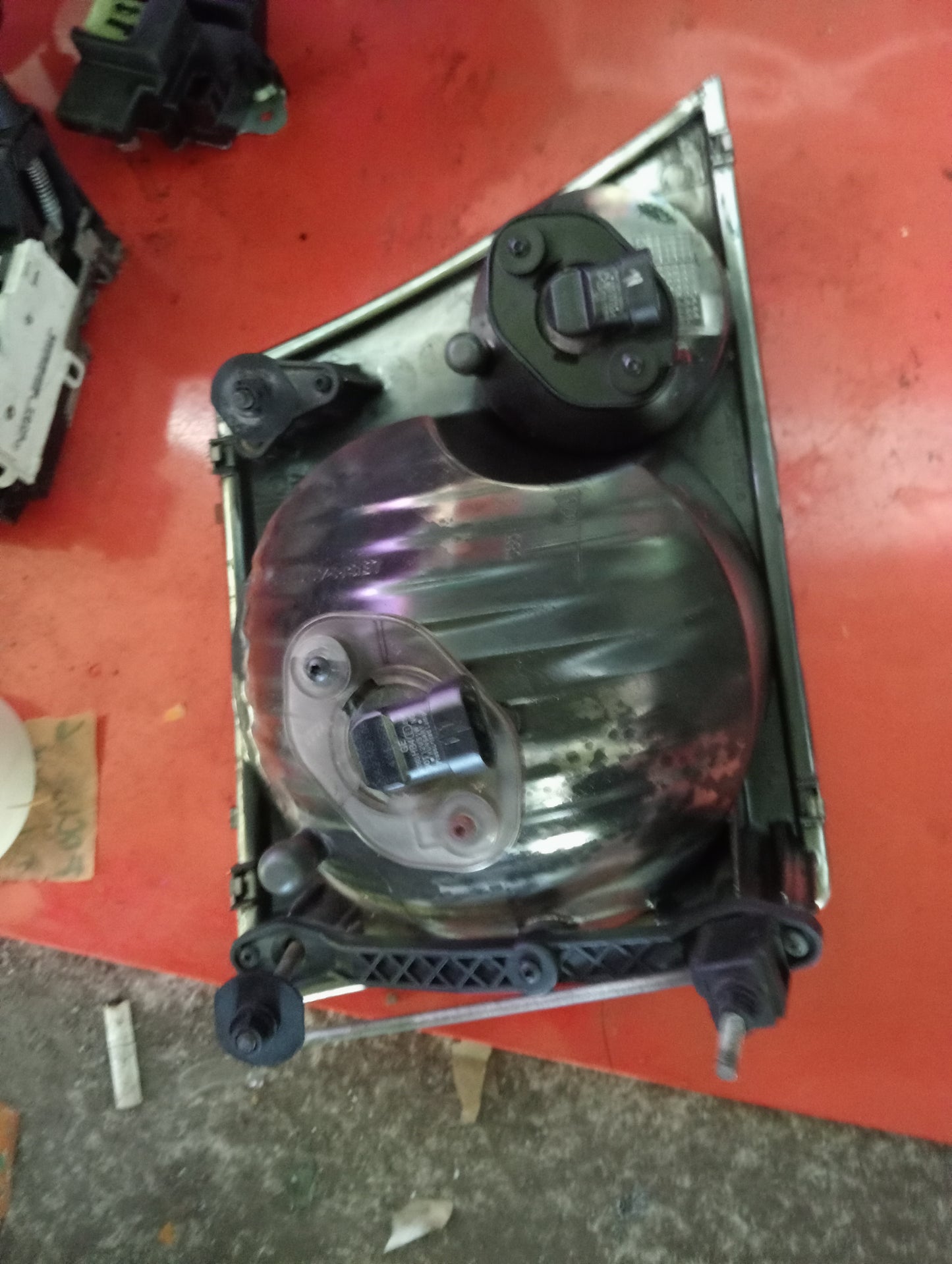 Ford Explorer | Eddie Bauer | Headlight Driver Side