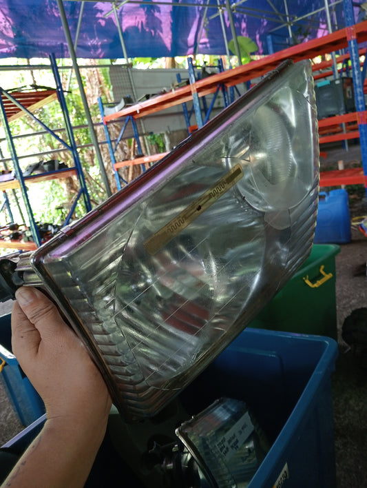 Ford Explorer | Eddie Bauer | Headlight Driver Side