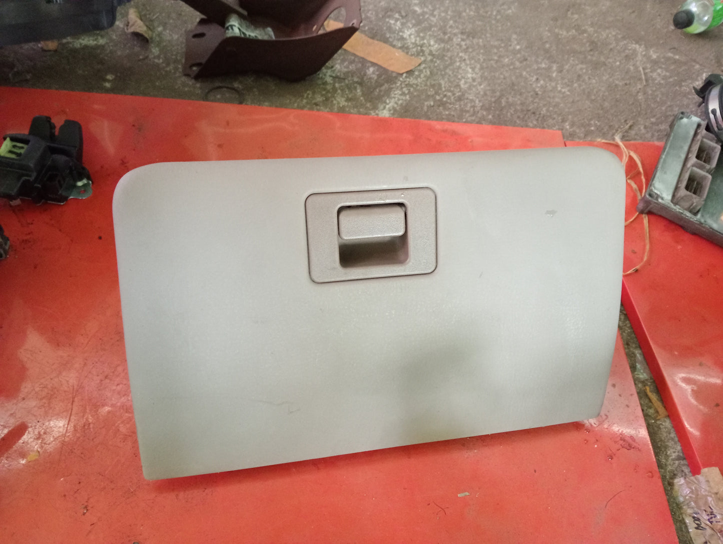 Ford Explorer | Eddie Bauer | Glove Box