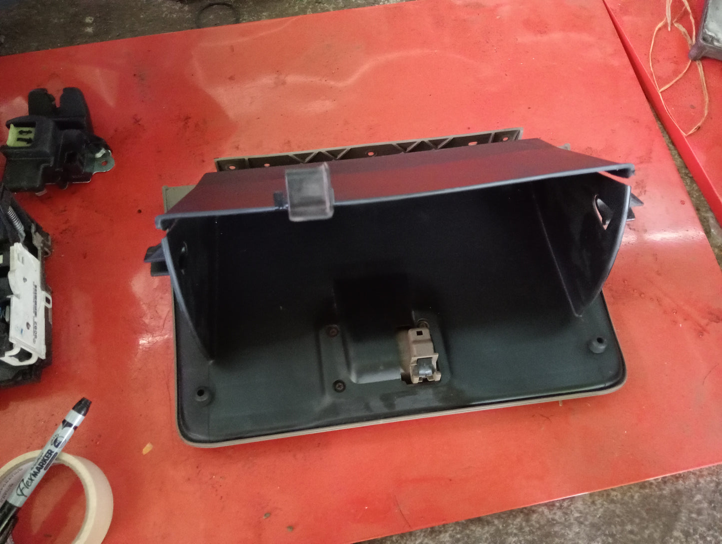 Ford Explorer | Eddie Bauer | Glove Box