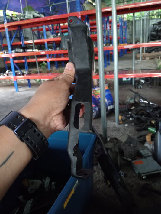 Ford Escape | 2.3 | Front Passenger Side Door Lock Cover