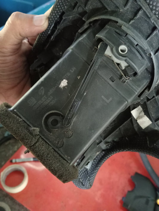 Chevrolet Cruze | AC Louver with Cover Driver Side