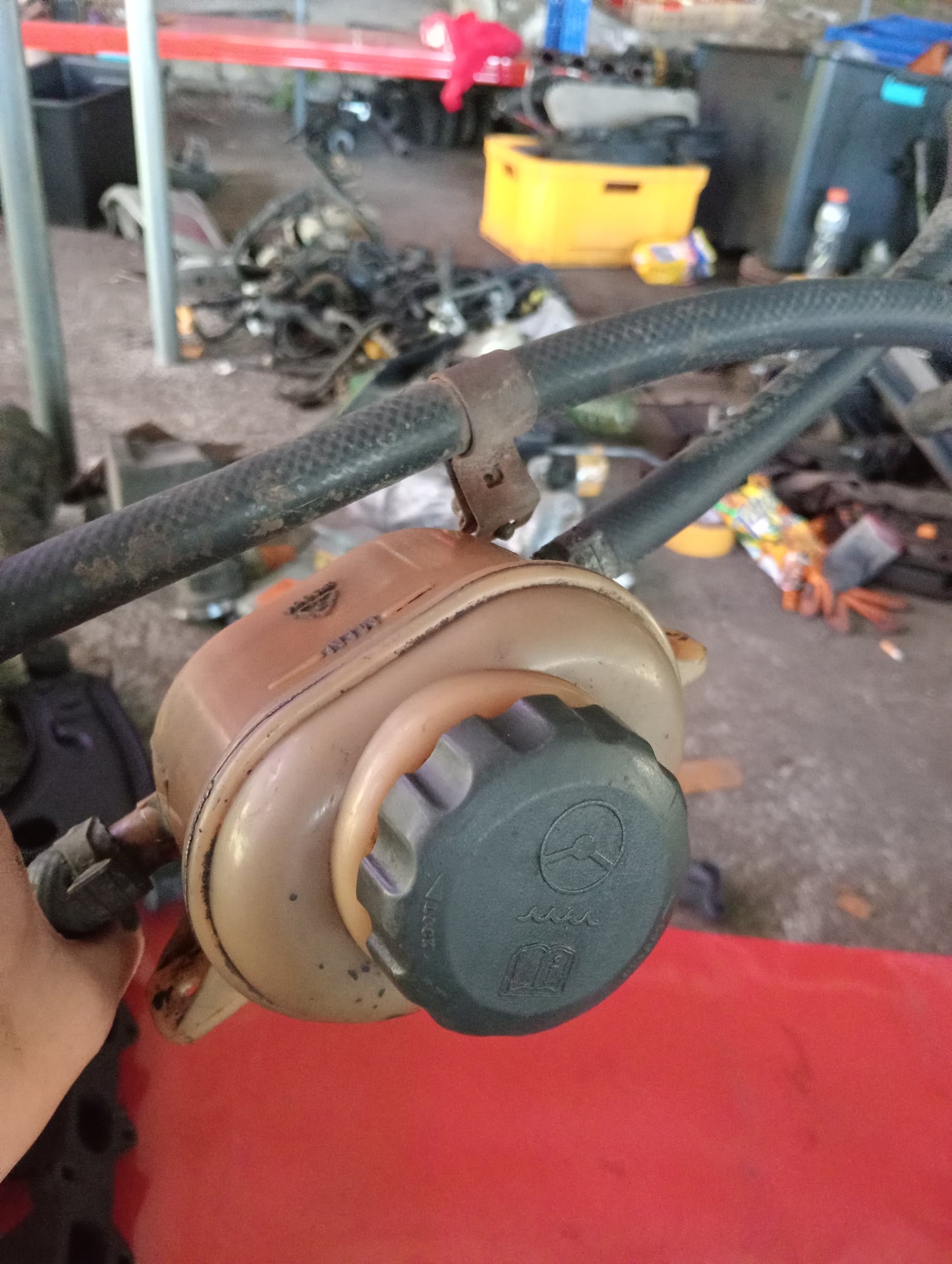 Chevrolet Optra | 1.6 | Fluid Tank With Hose