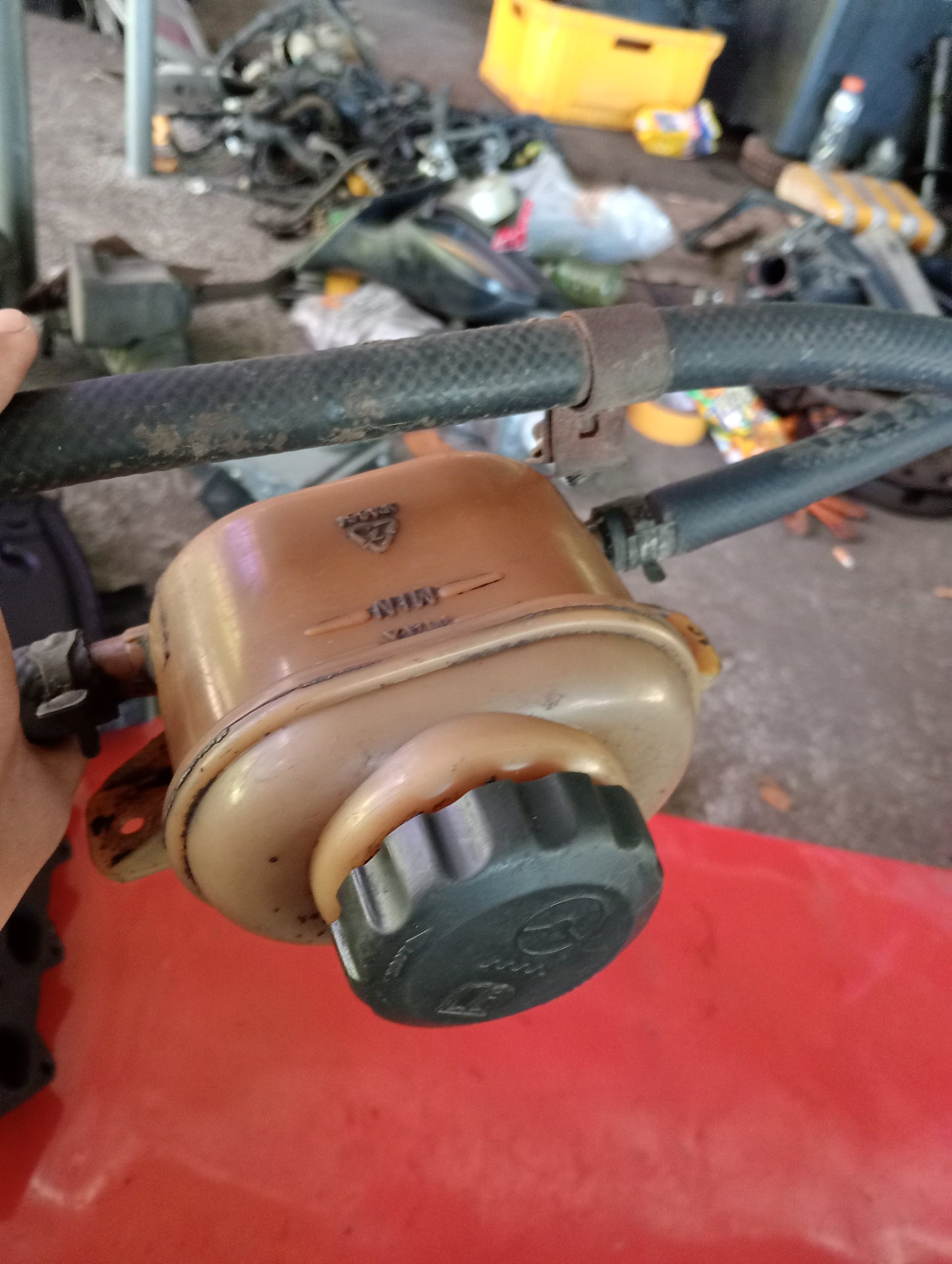Chevrolet Optra | 1.6 | Fluid Tank With Hose