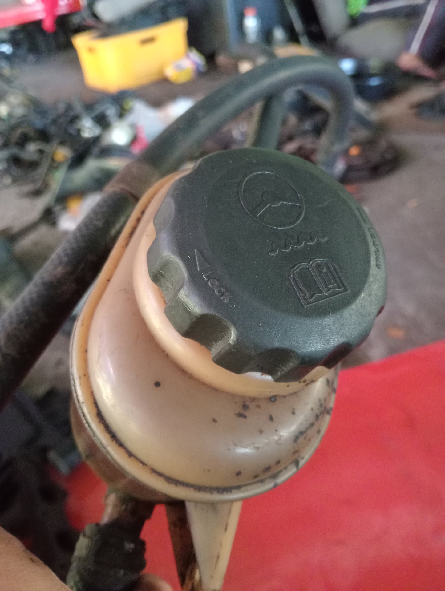 Chevrolet Optra | 1.6 | Fluid Tank With Hose