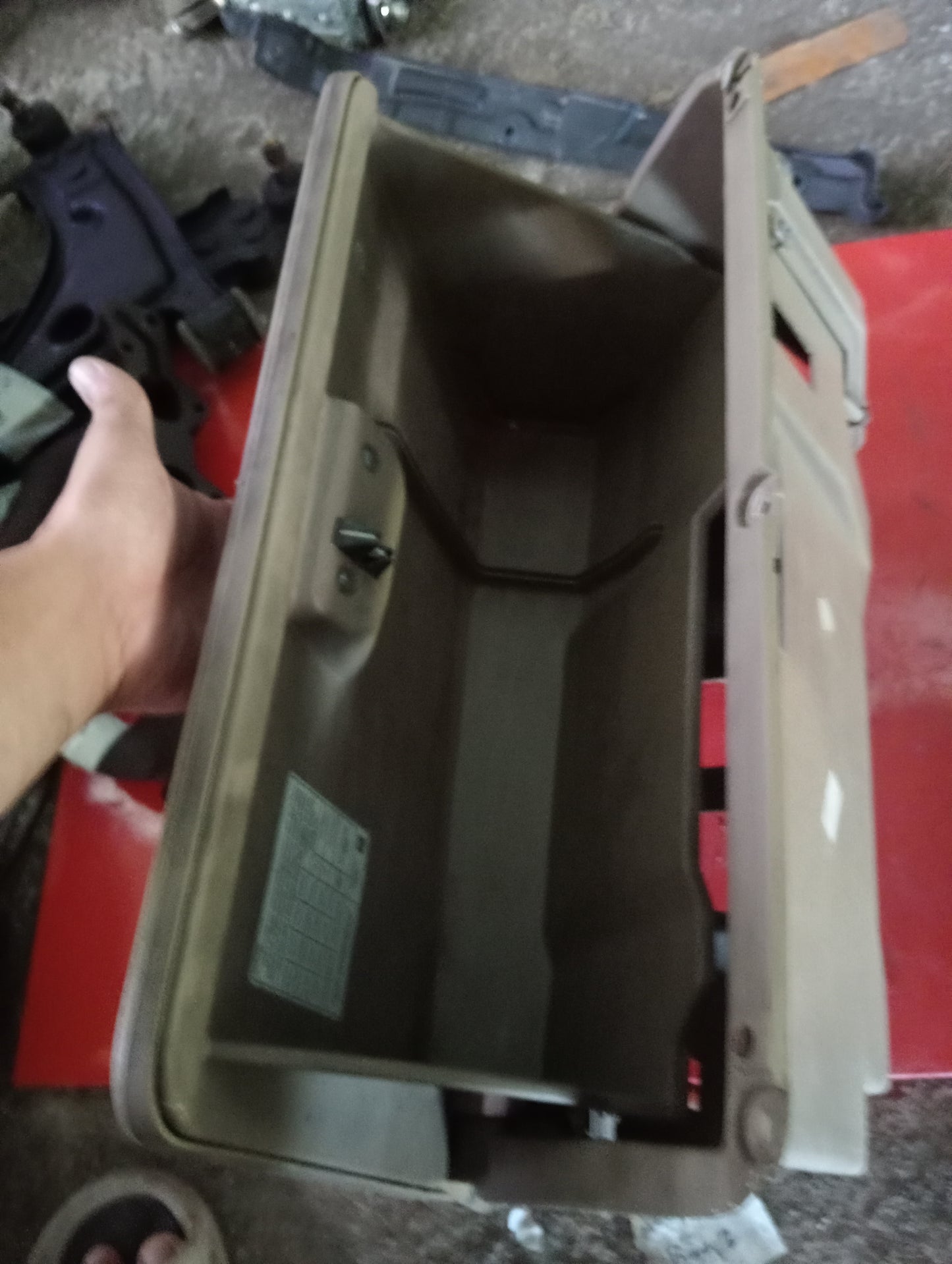 Chevrolet Optra | 1.6 | Glove Box