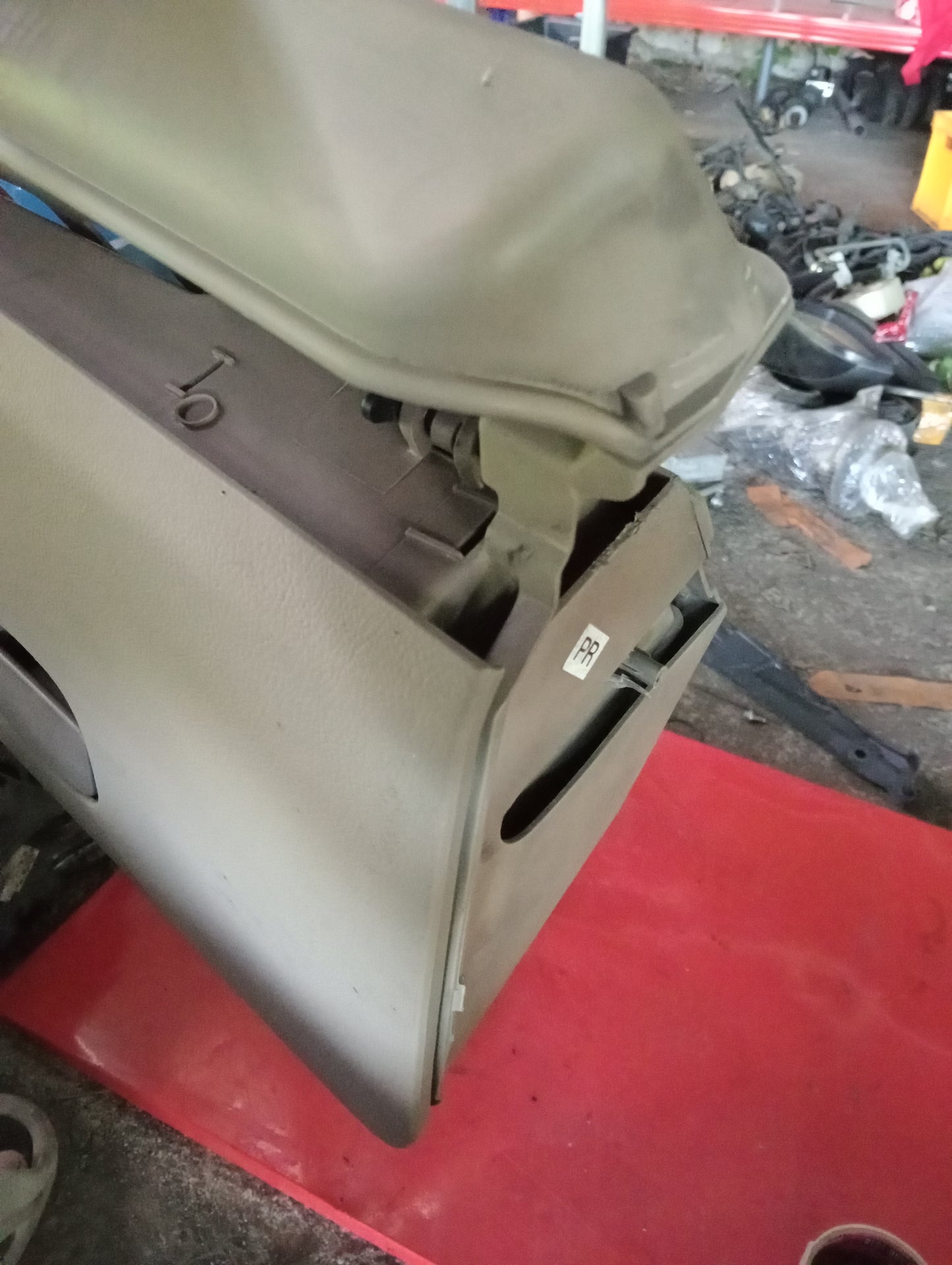Chevrolet Optra | 1.6 | Glove Box