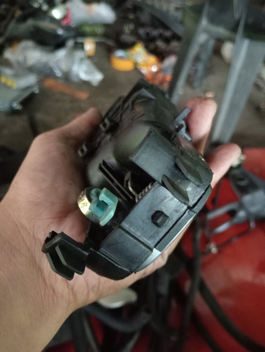 Chevrolet Optra | 1.6 | Inner Door Handle Driver Side