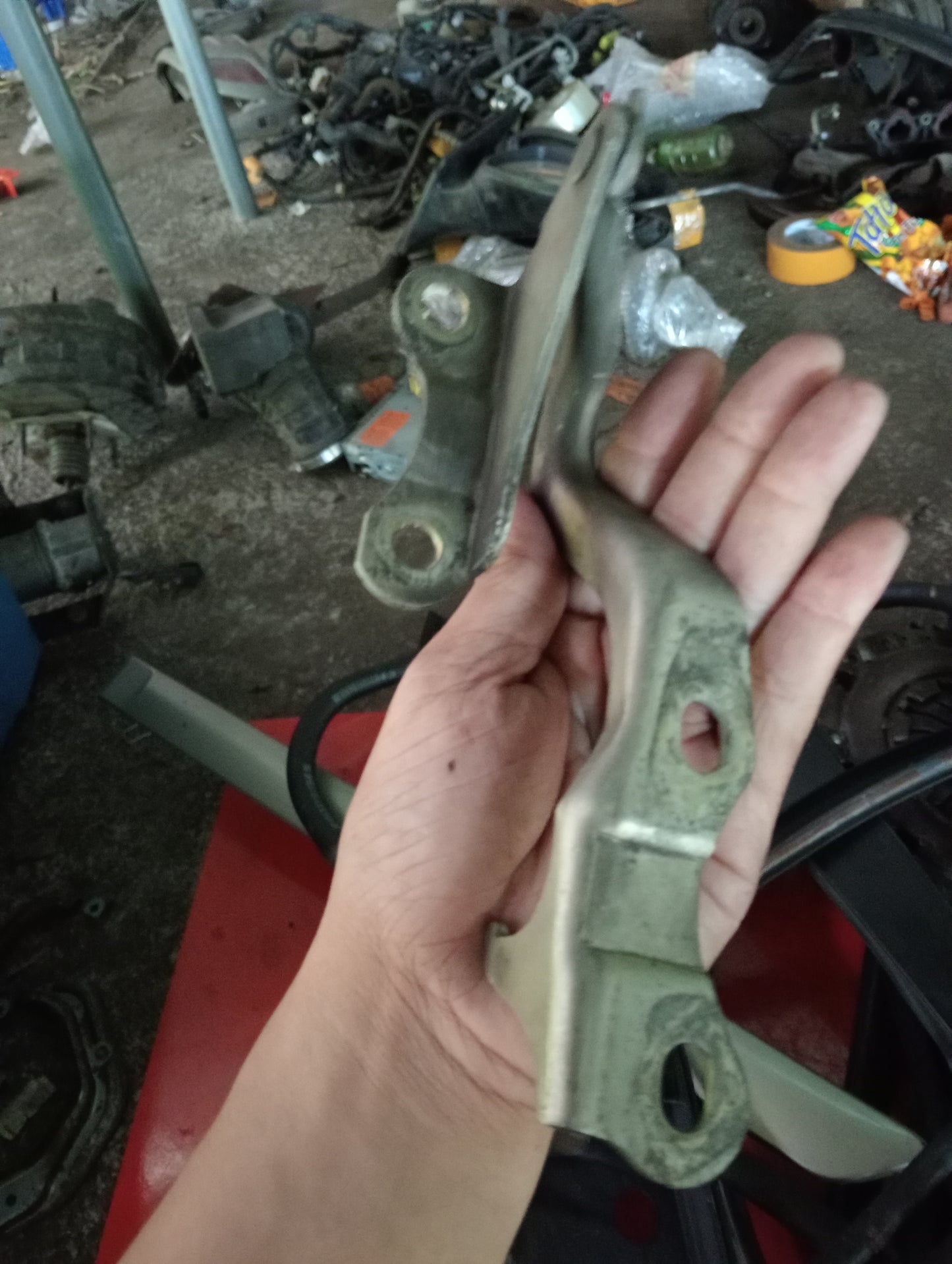 Chevrolet Optra | 1.6 | Hood Hinge