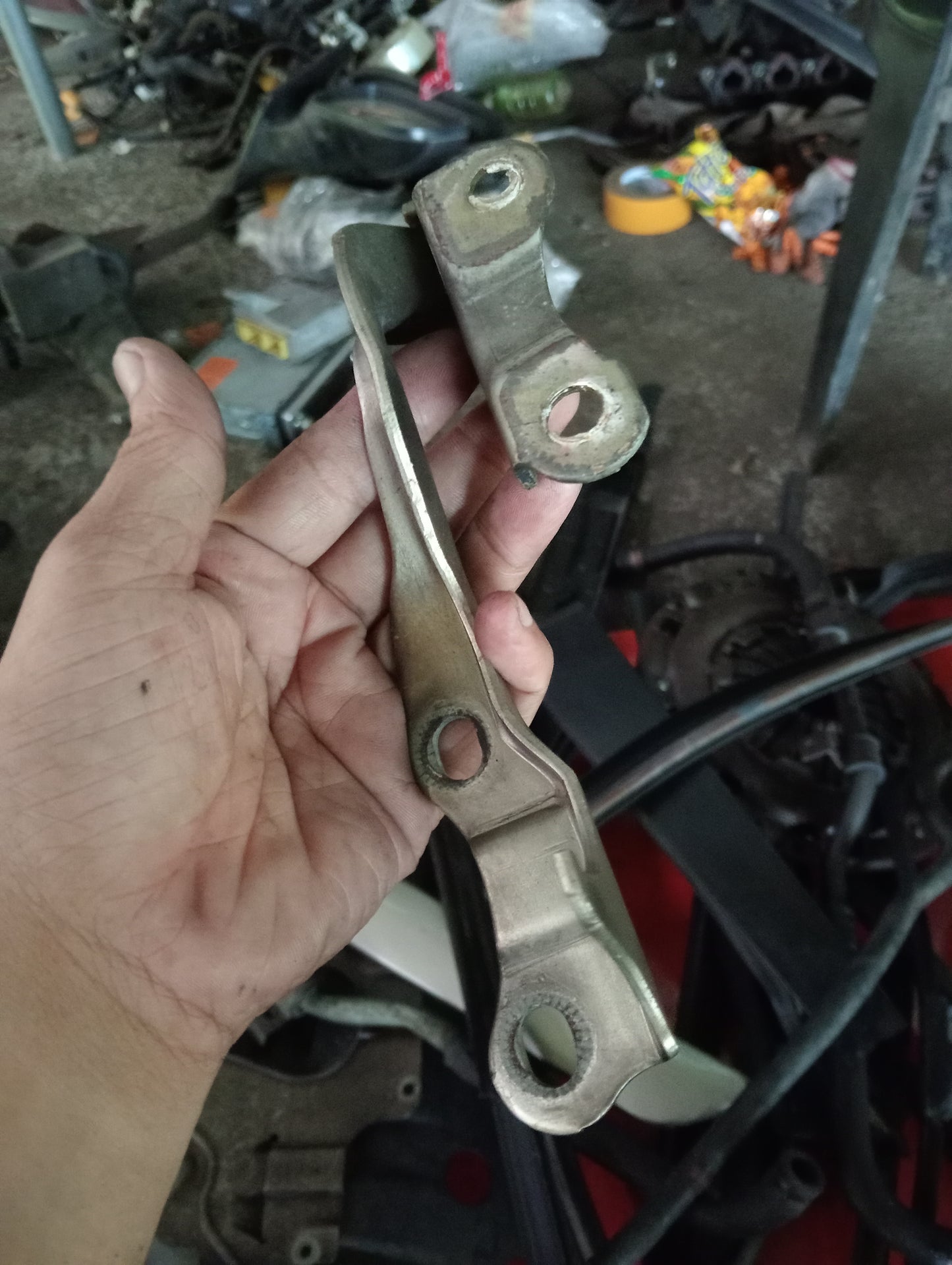 Chevrolet Optra | 1.6 | Hood Hinge