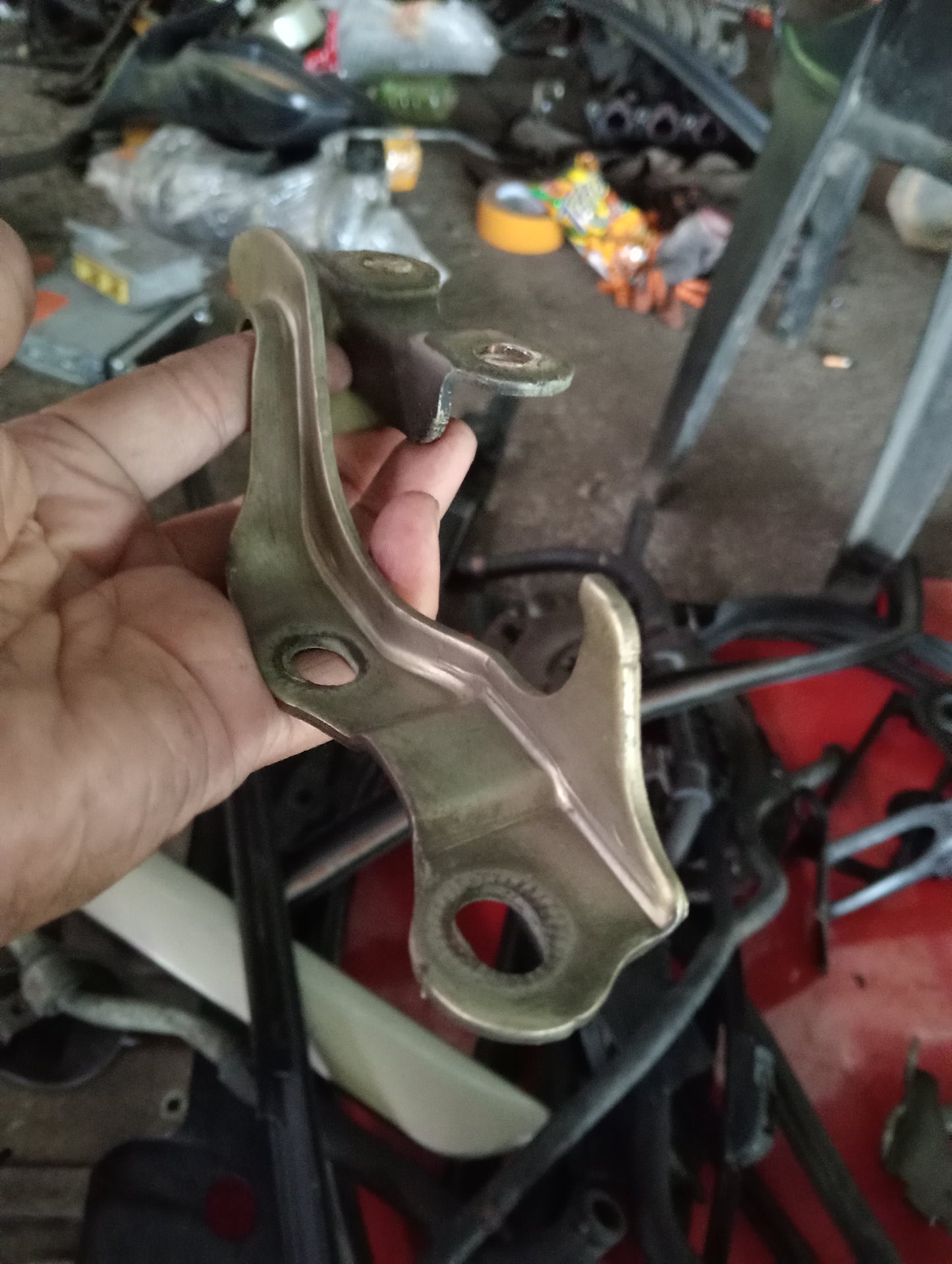 Chevrolet Optra | 1.6 | Hood Hinge