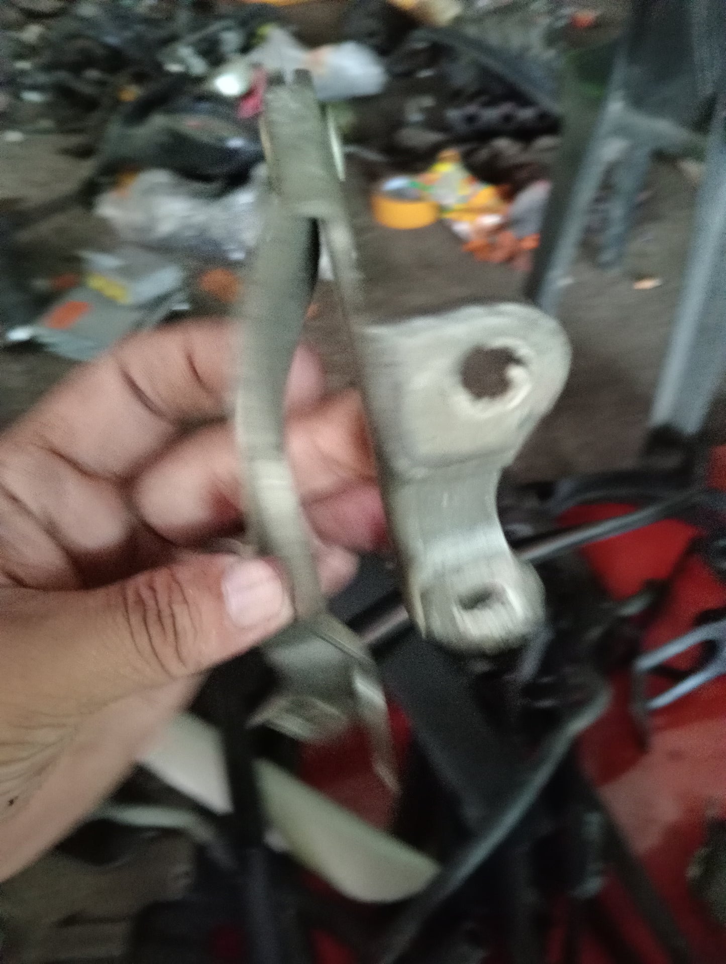 Chevrolet Optra | 1.6 | Hood Hinge