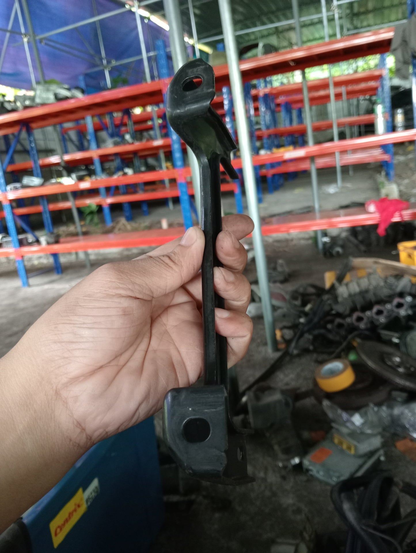 Chevrolet Optra | 1.6 | Base Support For Intake Manifold