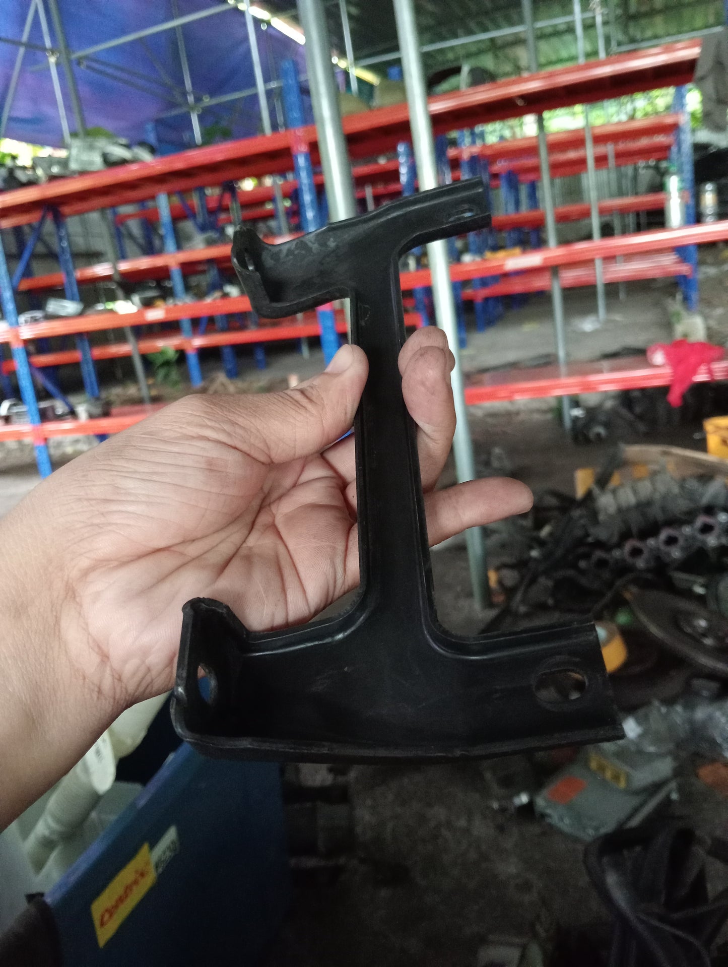 Chevrolet Optra | 1.6 | Base Support For Intake Manifold
