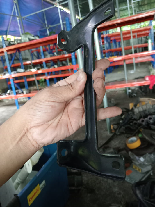 Chevrolet Optra | 1.6 | Base Support For Intake Manifold