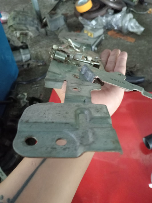 Chevrolet Optra | 1.6 | Hood Lock Actuator
