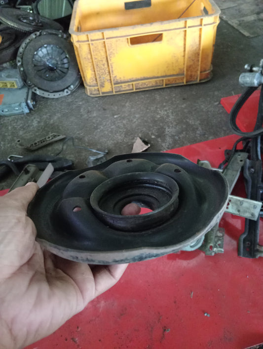 Nissan Exalta | Rear Shocks Mounting