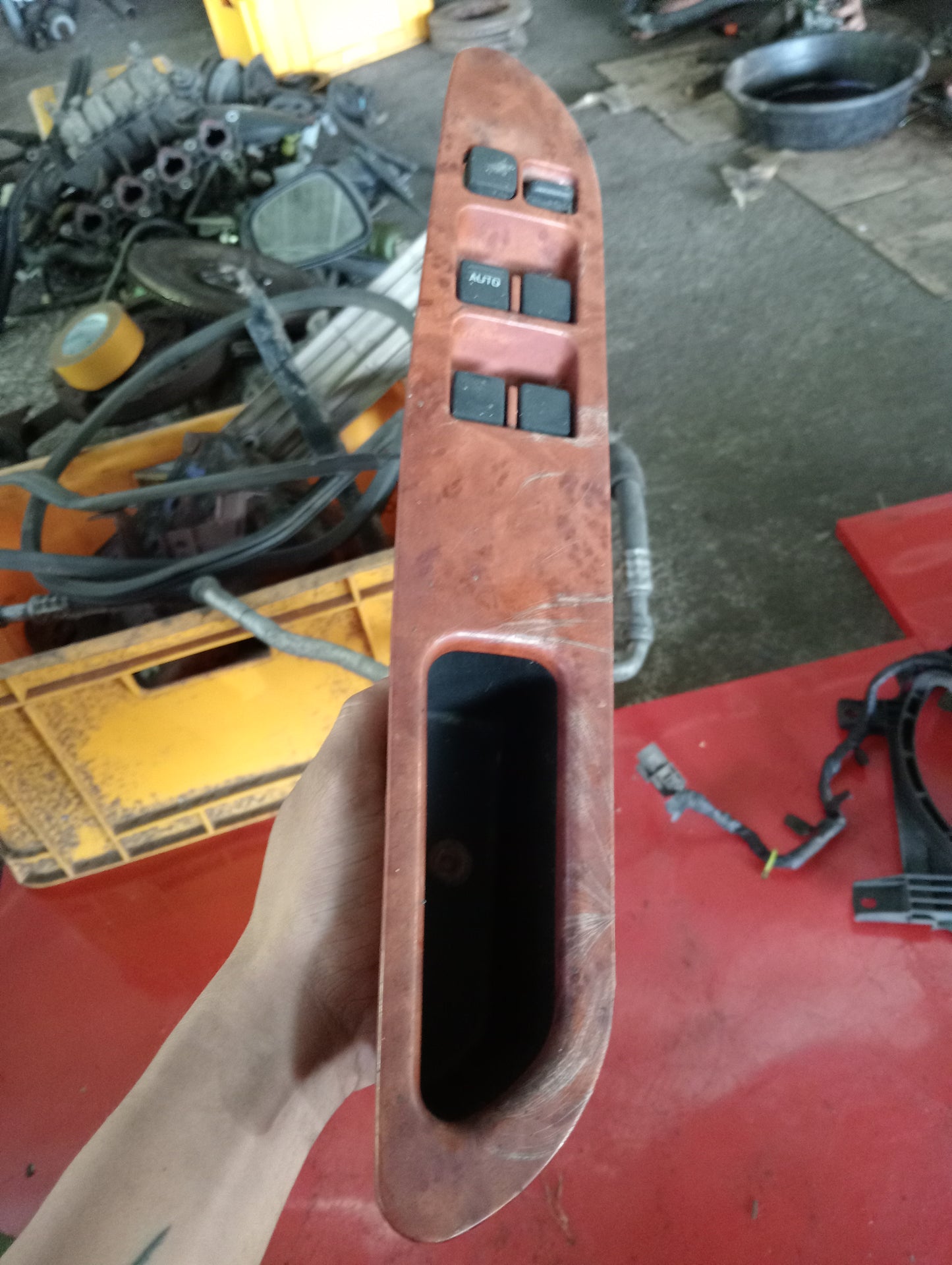Nissan Exalta | Main Switch