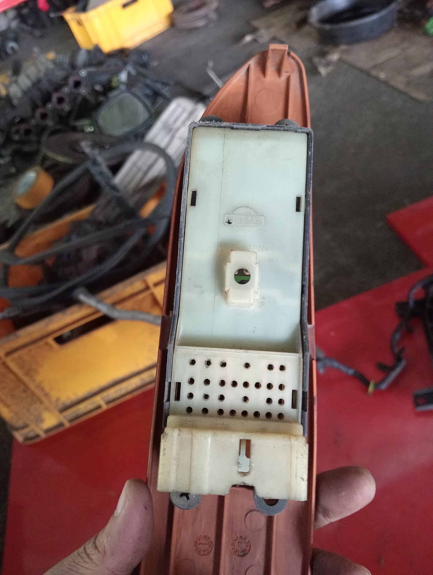 Nissan Exalta | Main Switch