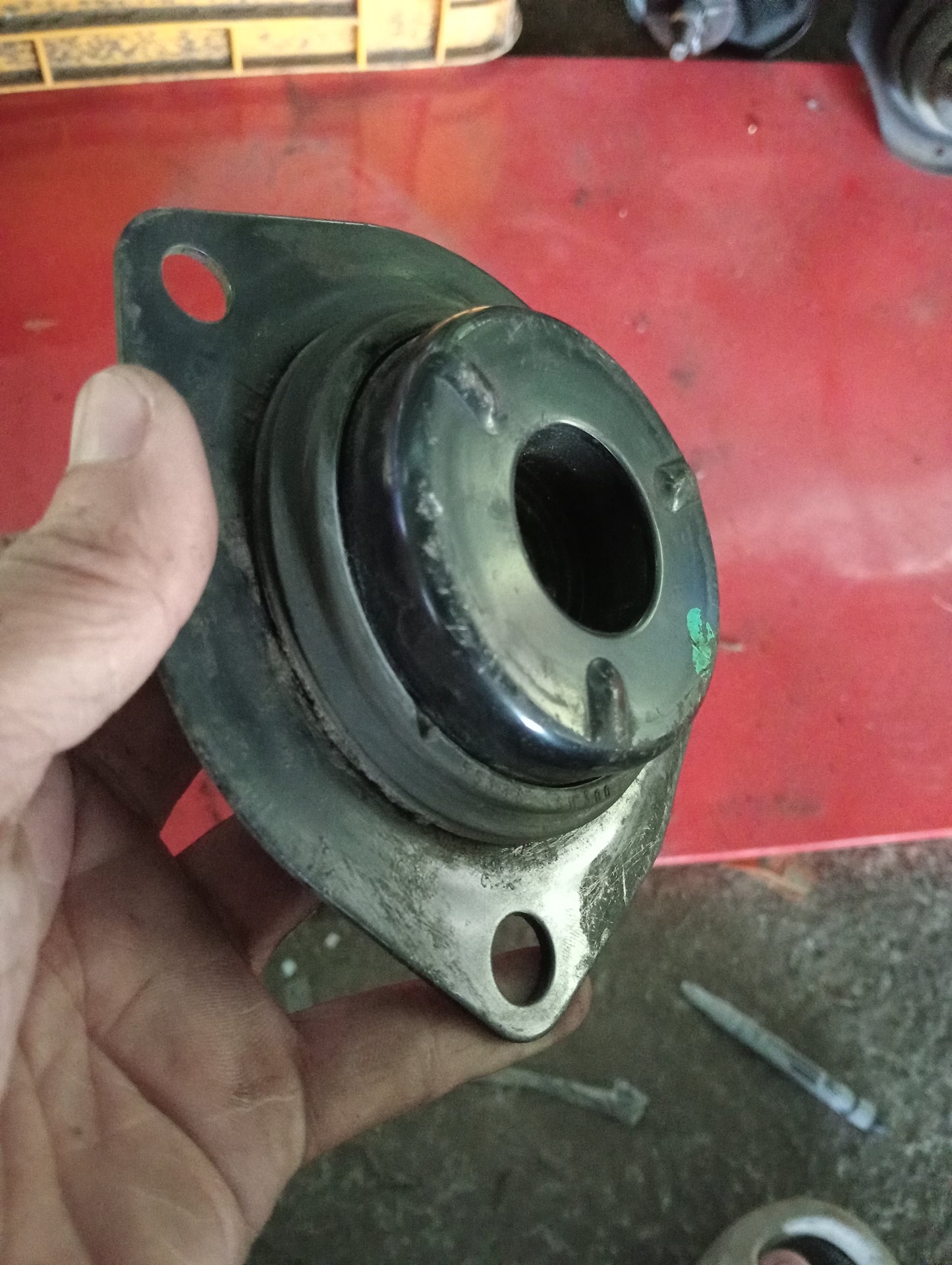 Nissan Exalta | Shocks Mounting