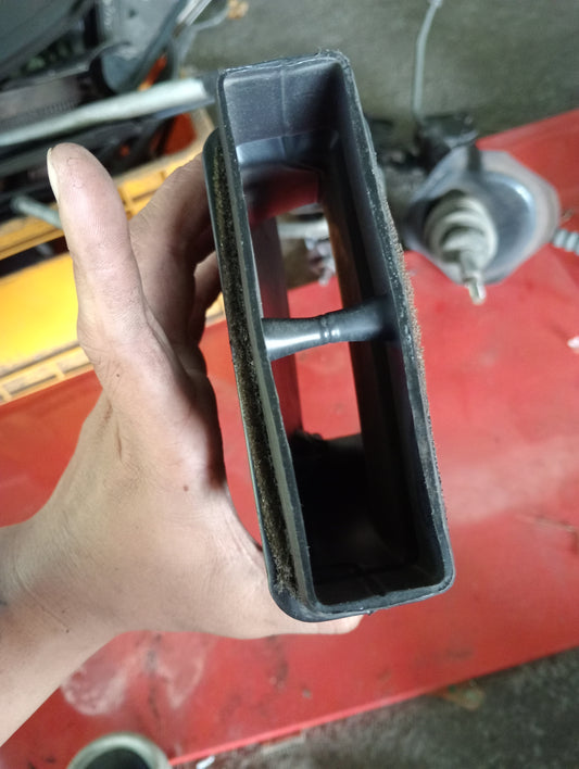 Ford Explorer | Eddie Bauer | 2005 | Air Duct Hose