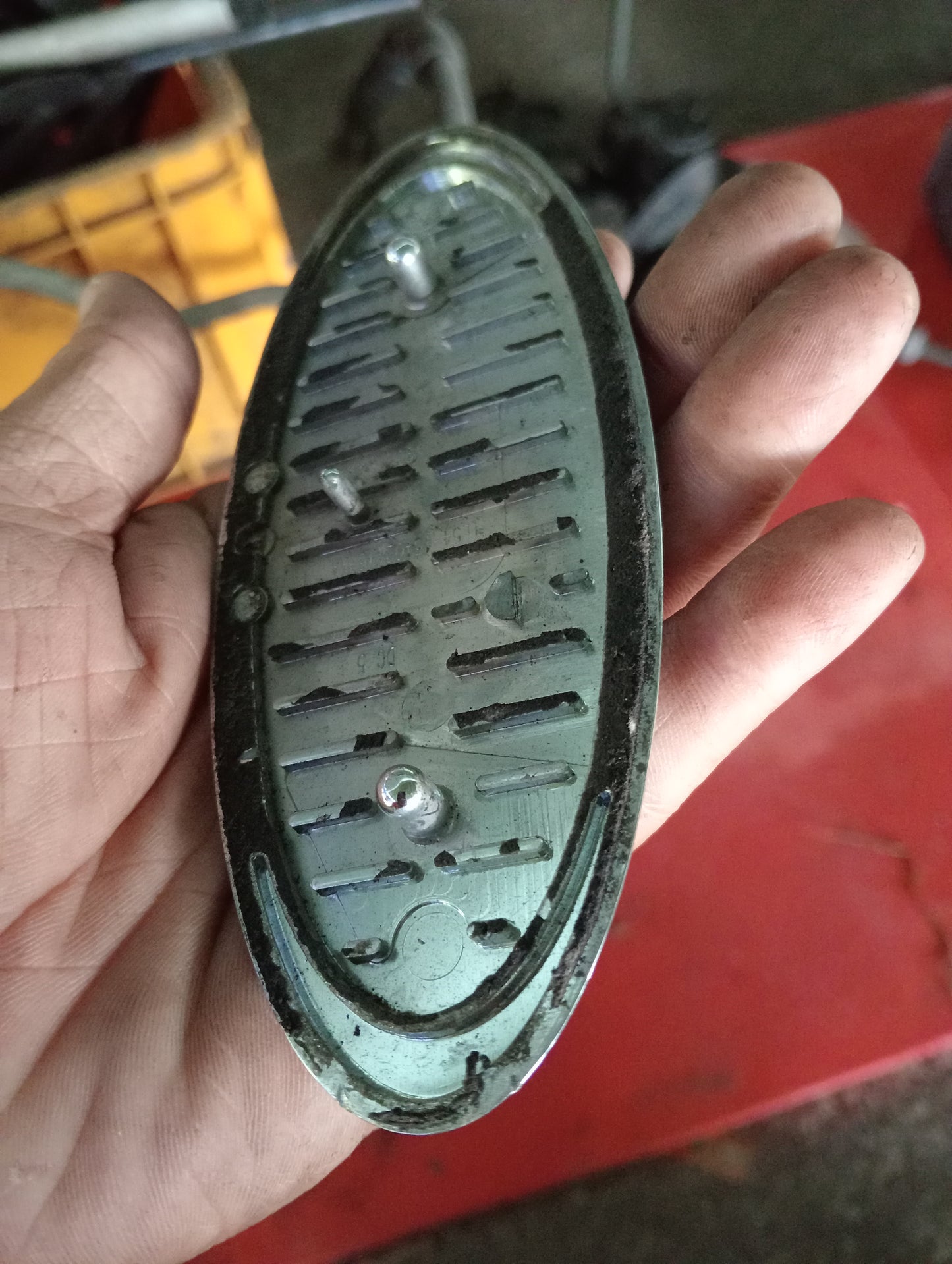 Ford Explorer | Eddie Bauer | 2005 | Rear Emblem
