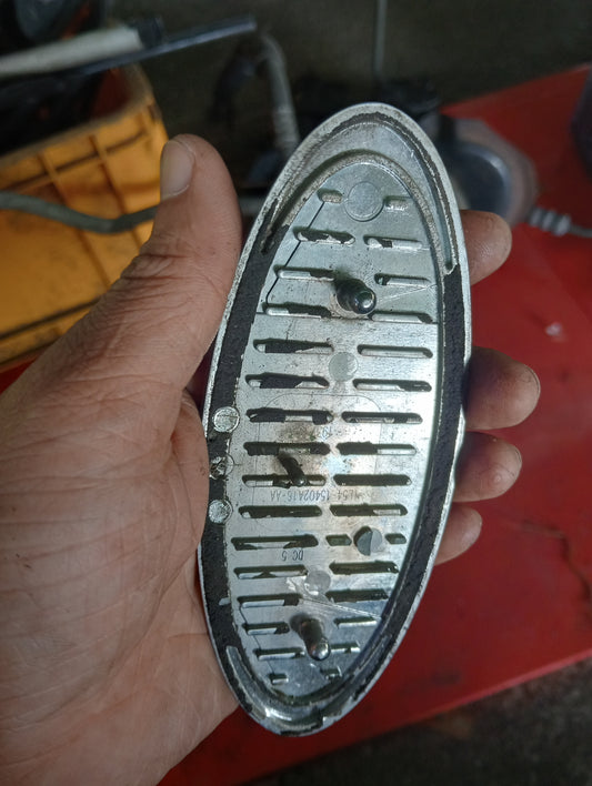 Ford Explorer | Eddie Bauer | 2005 | Rear Emblem