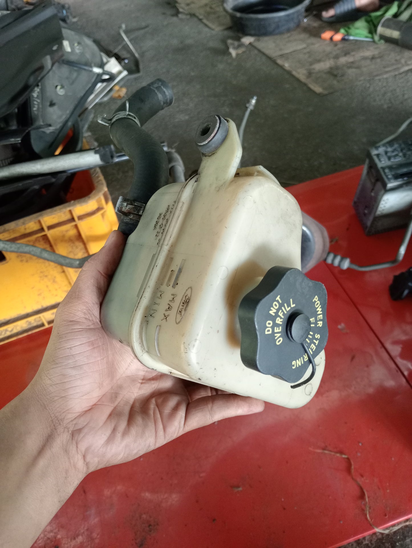 Ford Explorer | Eddie Bauer | 2005 | Steering Fluid Tank