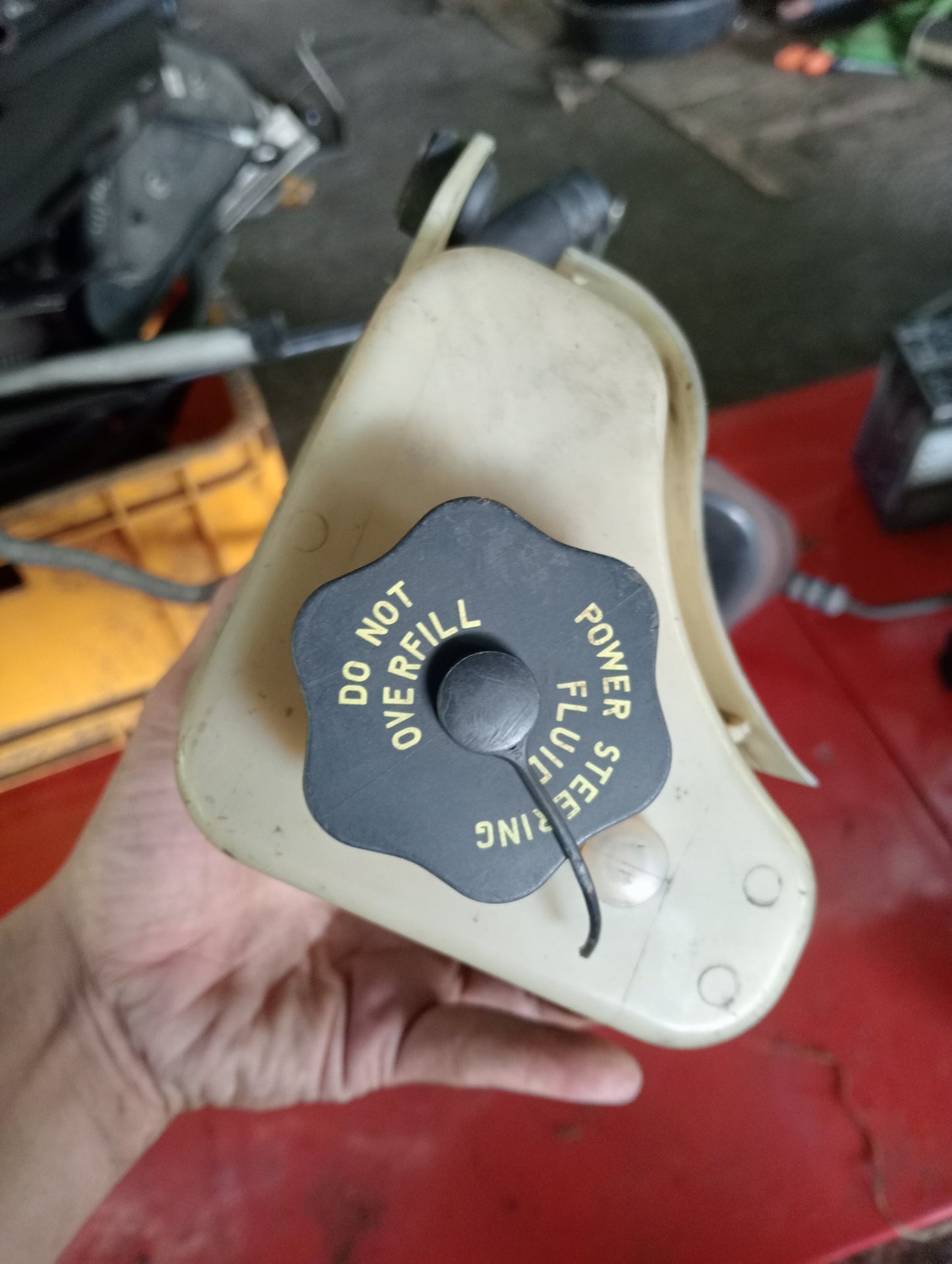 Ford Explorer | Eddie Bauer | 2005 | Steering Fluid Tank
