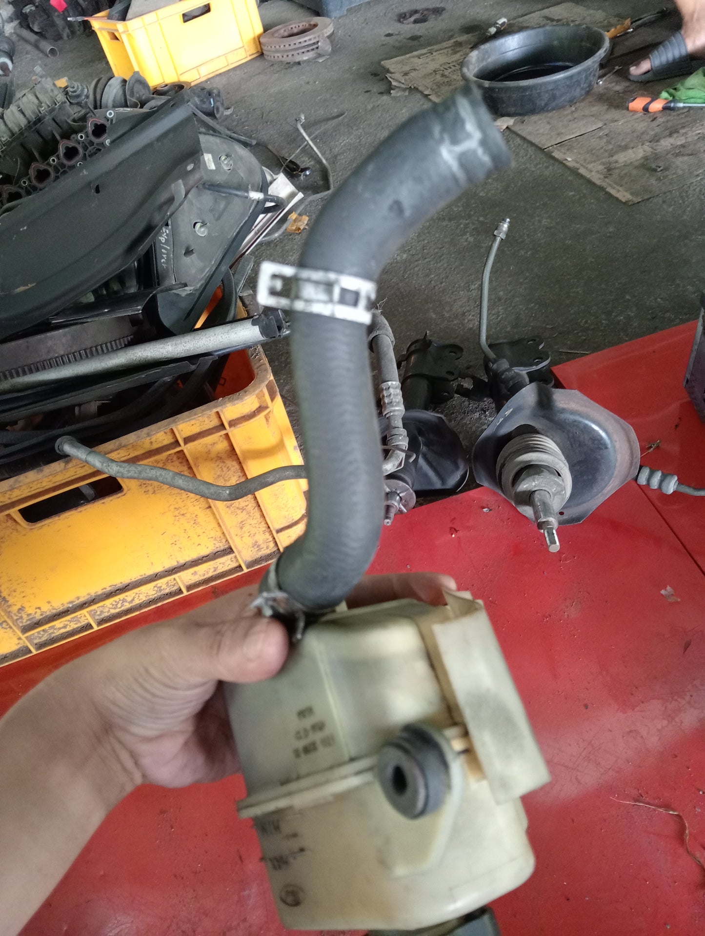 Ford Explorer | Eddie Bauer | 2005 | Steering Fluid Tank