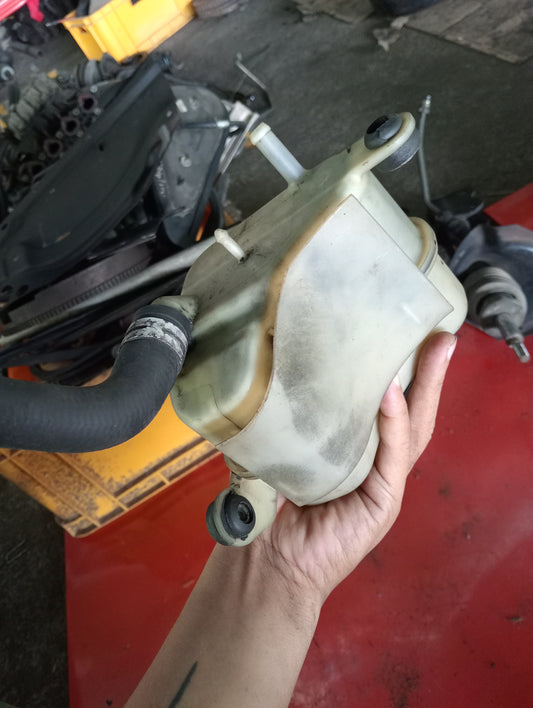 Ford Explorer | Eddie Bauer | 2005 | Steering Fluid Tank