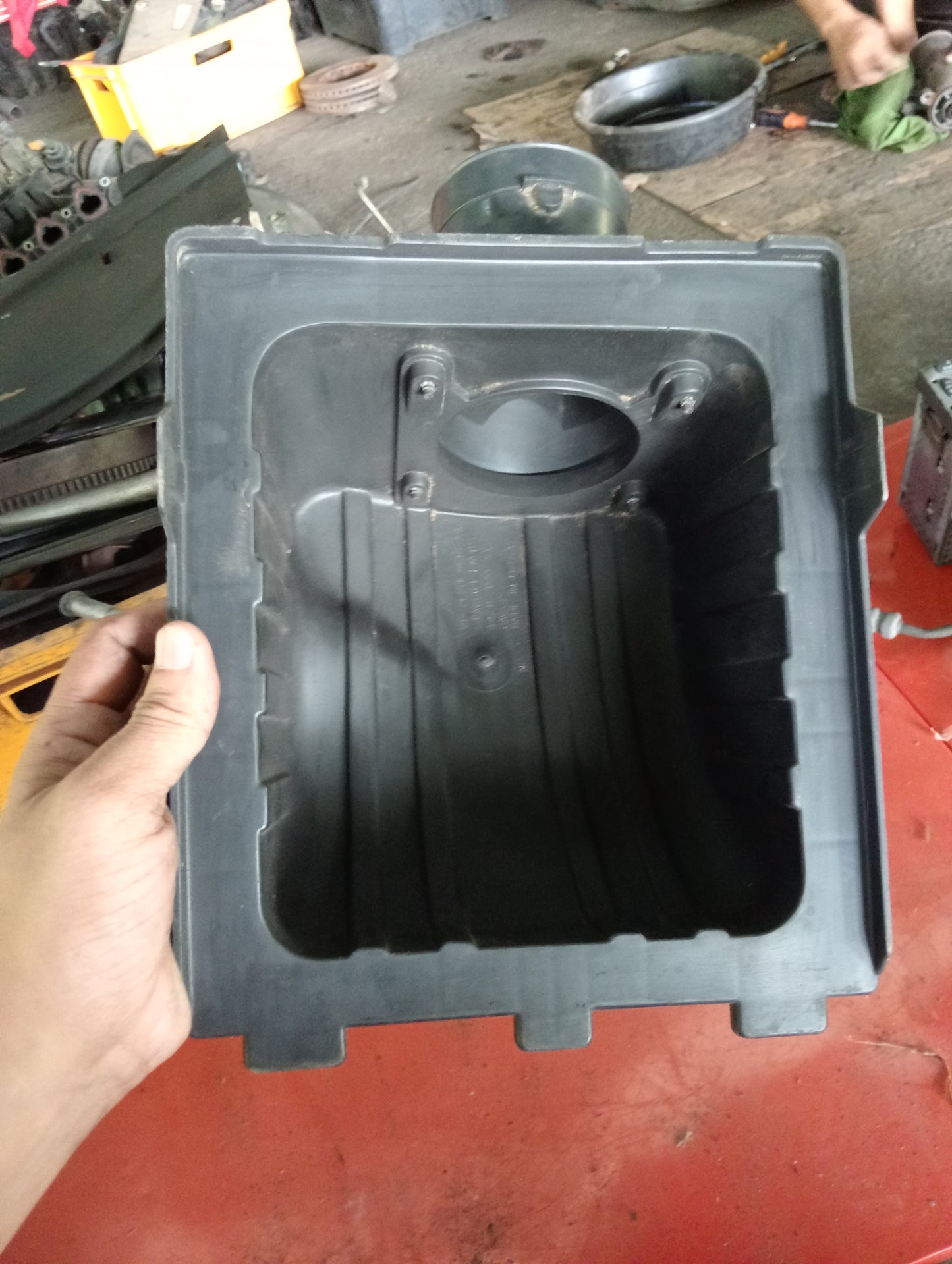 Ford Explorer | Eddie Bauer | 2005 | Air Cleaner Box Cover