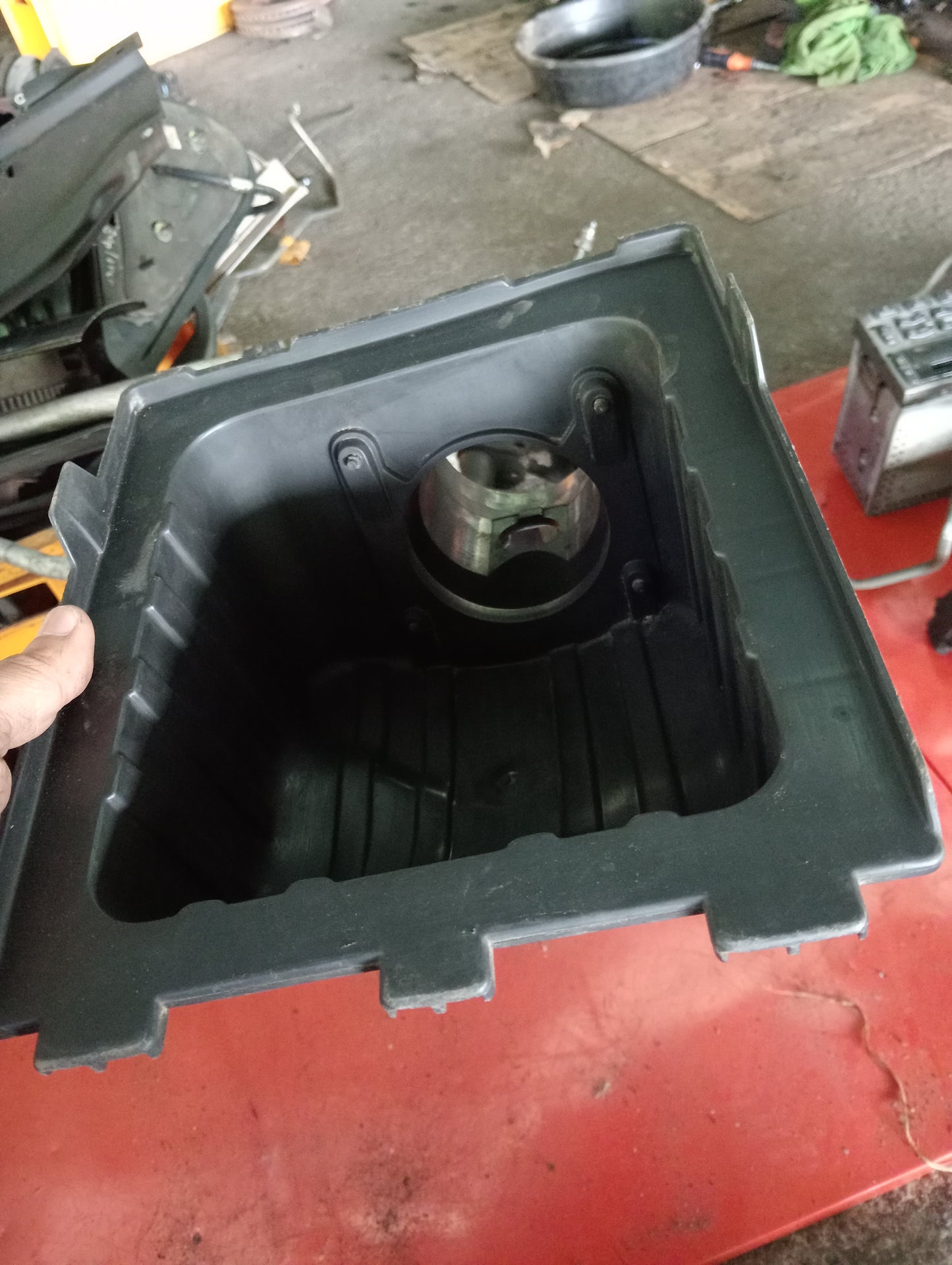 Ford Explorer | Eddie Bauer | 2005 | Air Cleaner Box Cover