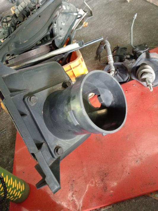 Ford Explorer | Eddie Bauer | 2005 | Air Cleaner Box Cover