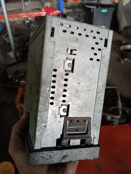 Ford Explorer | Eddie Bauer | 2005 | Stereo