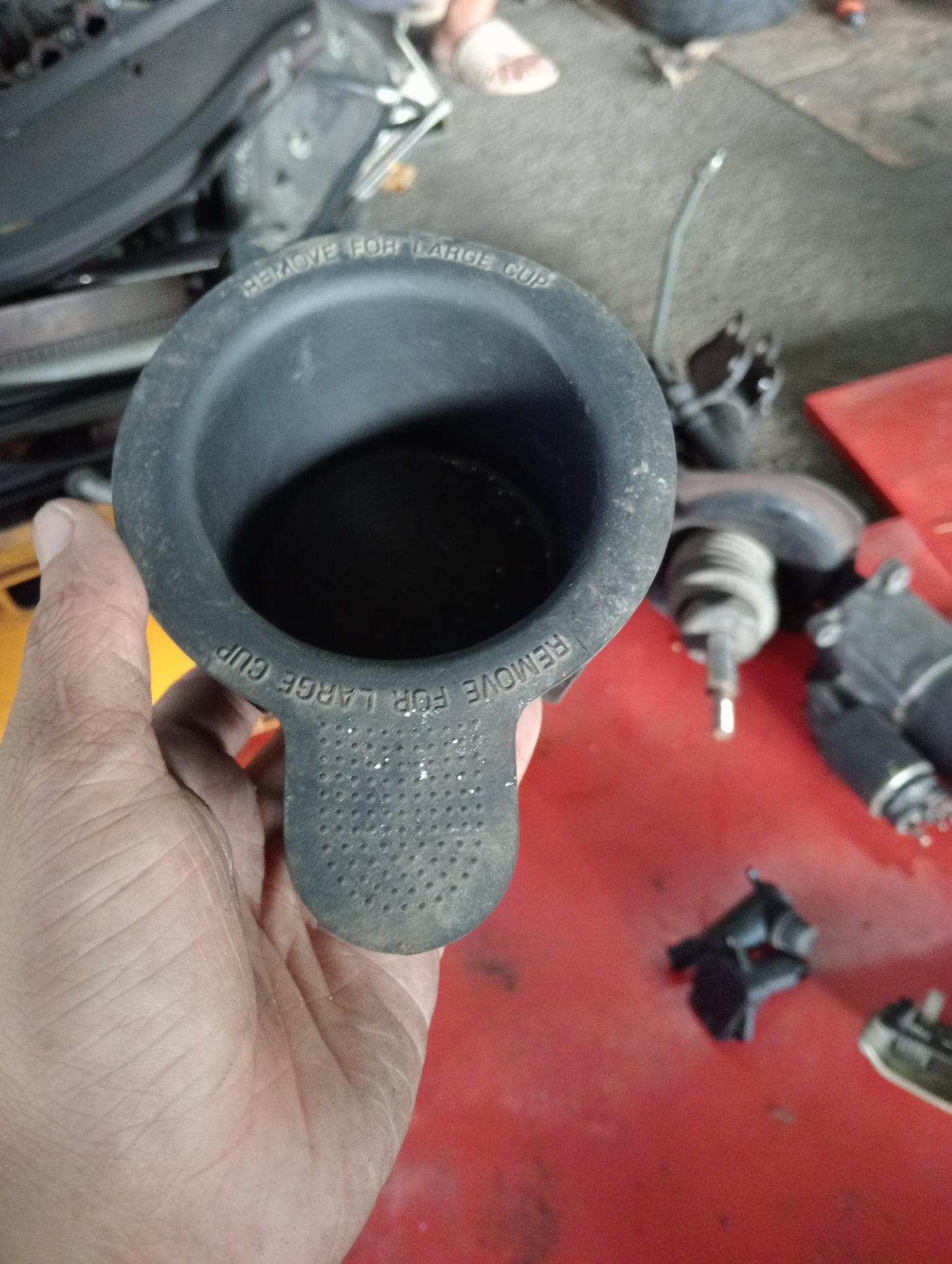 Ford Explorer | Eddie Bauer | 2005 | Cup Holder Rubber