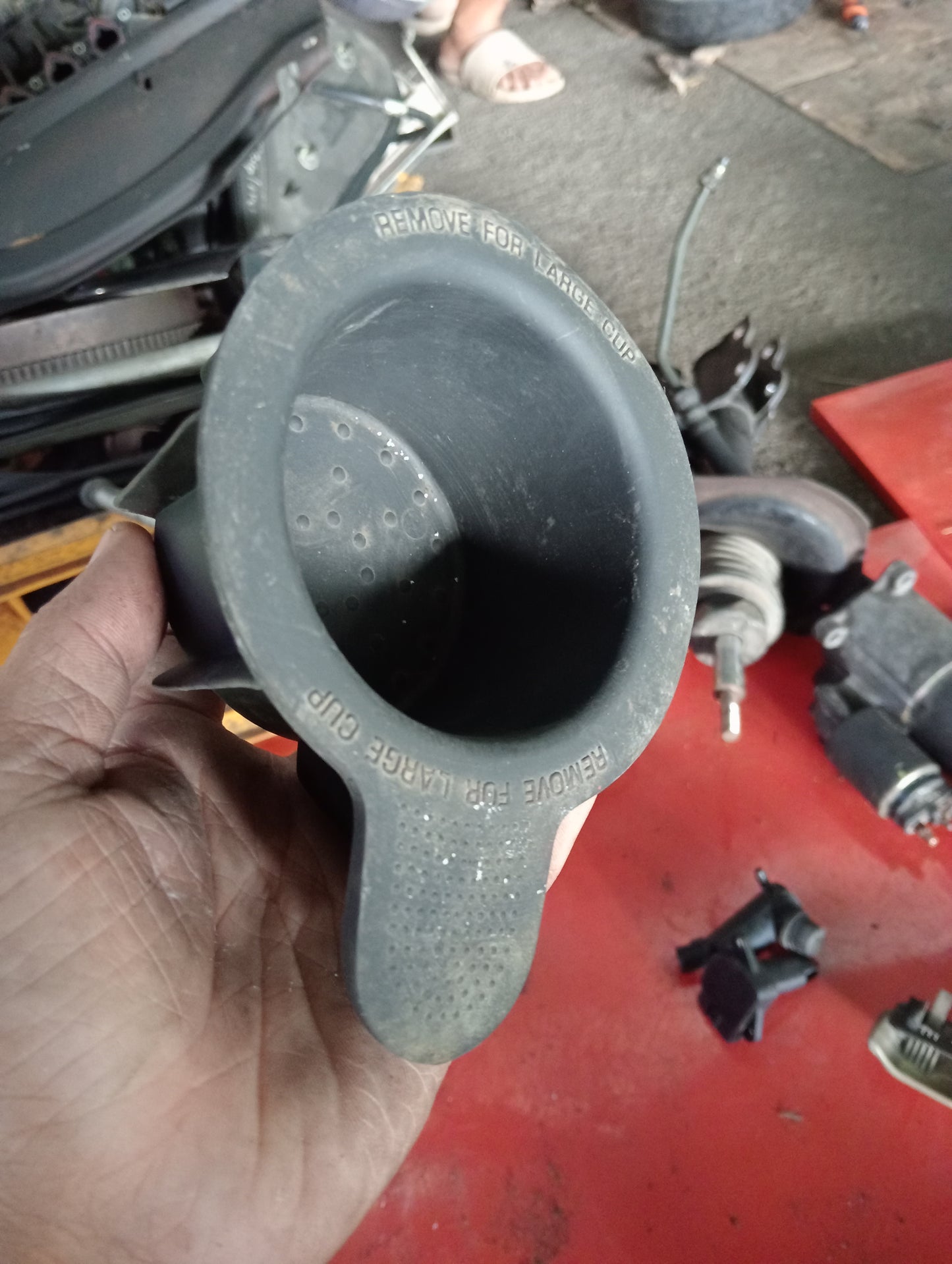 Ford Explorer | Eddie Bauer | 2005 | Cup Holder Rubber