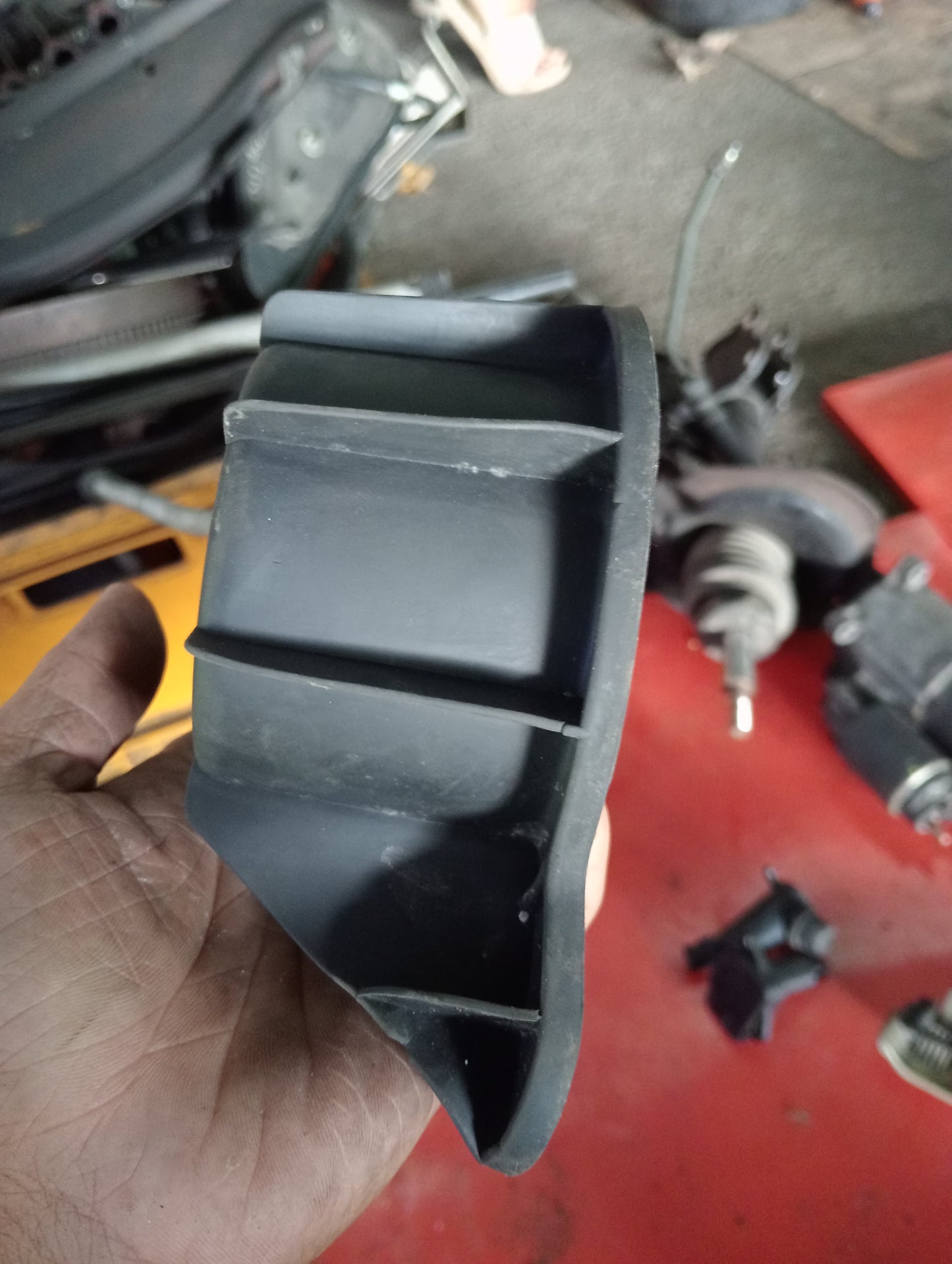 Ford Explorer | Eddie Bauer | 2005 | Cup Holder Rubber