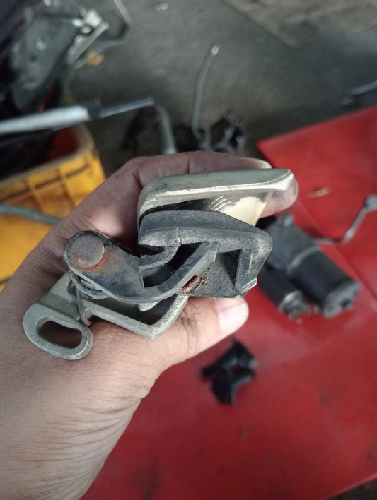 Ford Explorer | Eddie Bauer | 2005 | Outer Door Handle