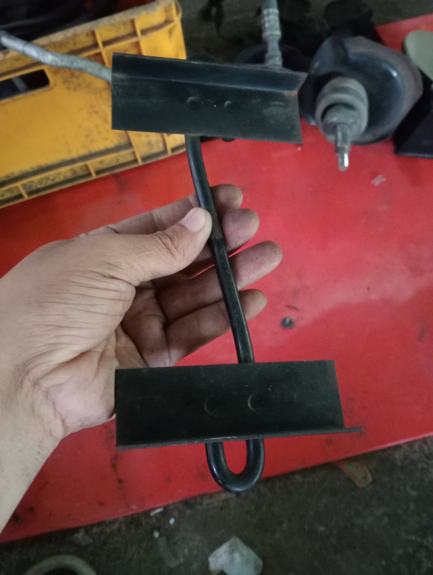 Ford Explorer | Eddie Bauer | 2005 | Battery Support