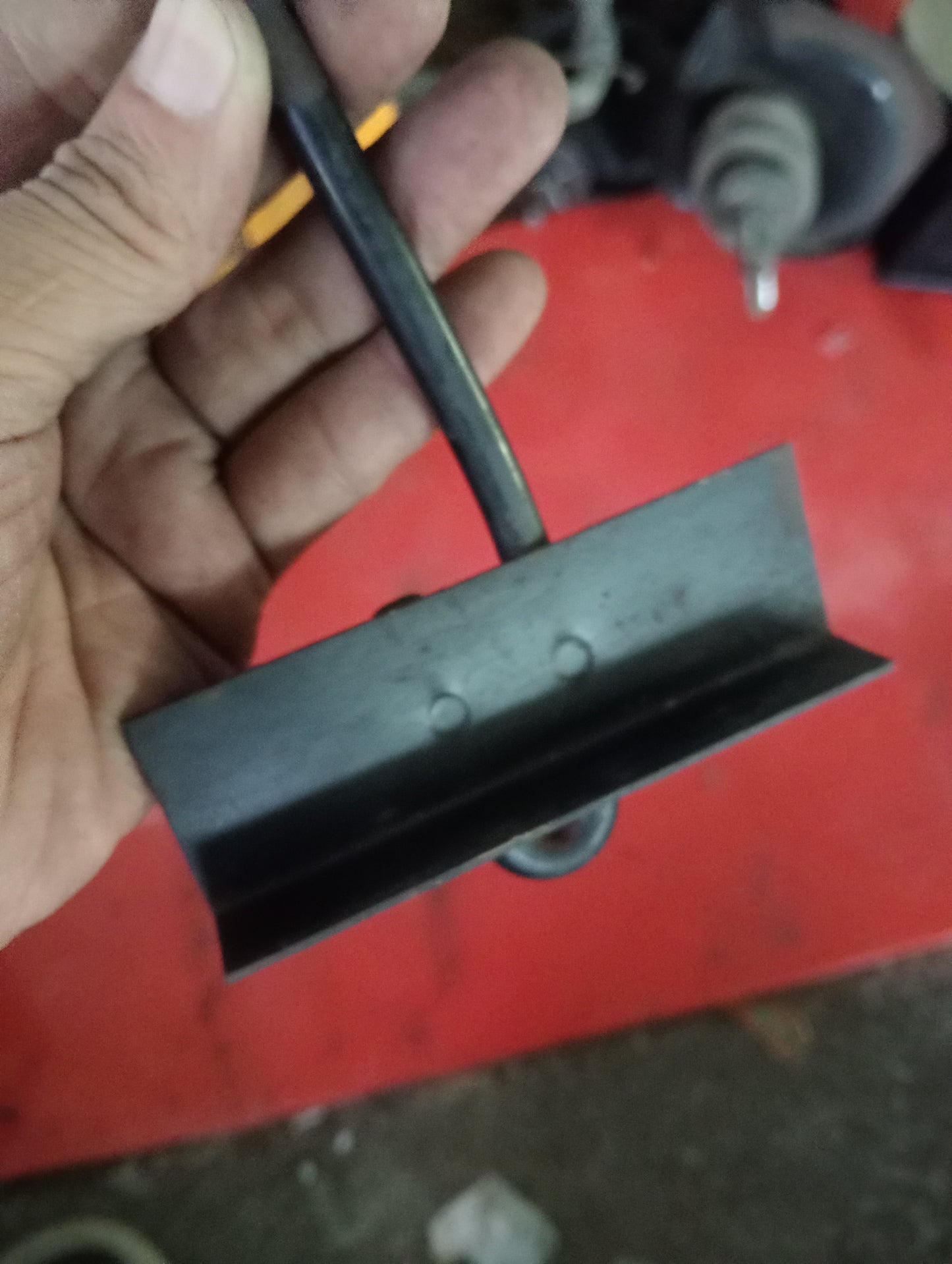 Ford Explorer | Eddie Bauer | 2005 | Battery Support