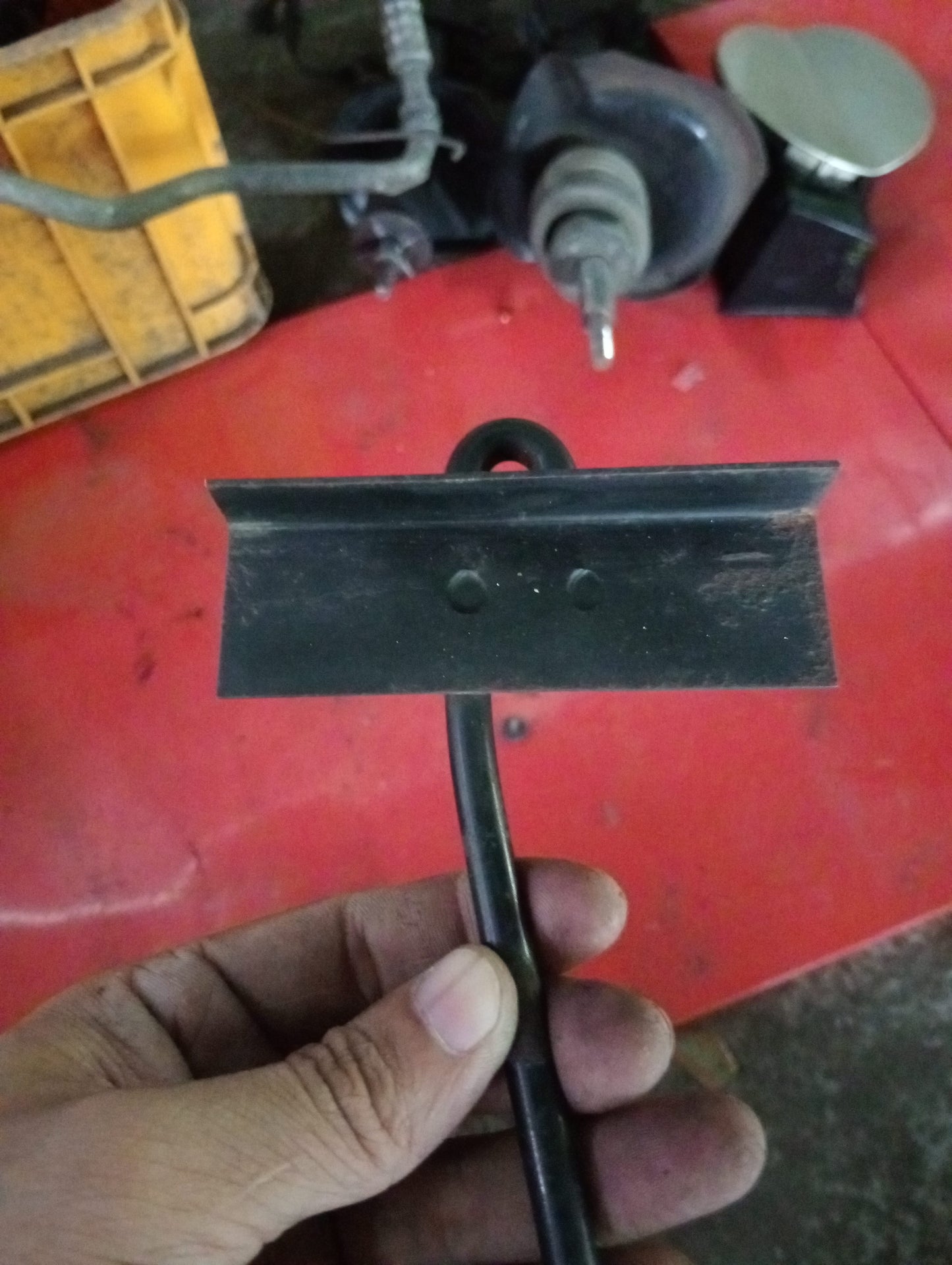 Ford Explorer | Eddie Bauer | 2005 | Battery Support
