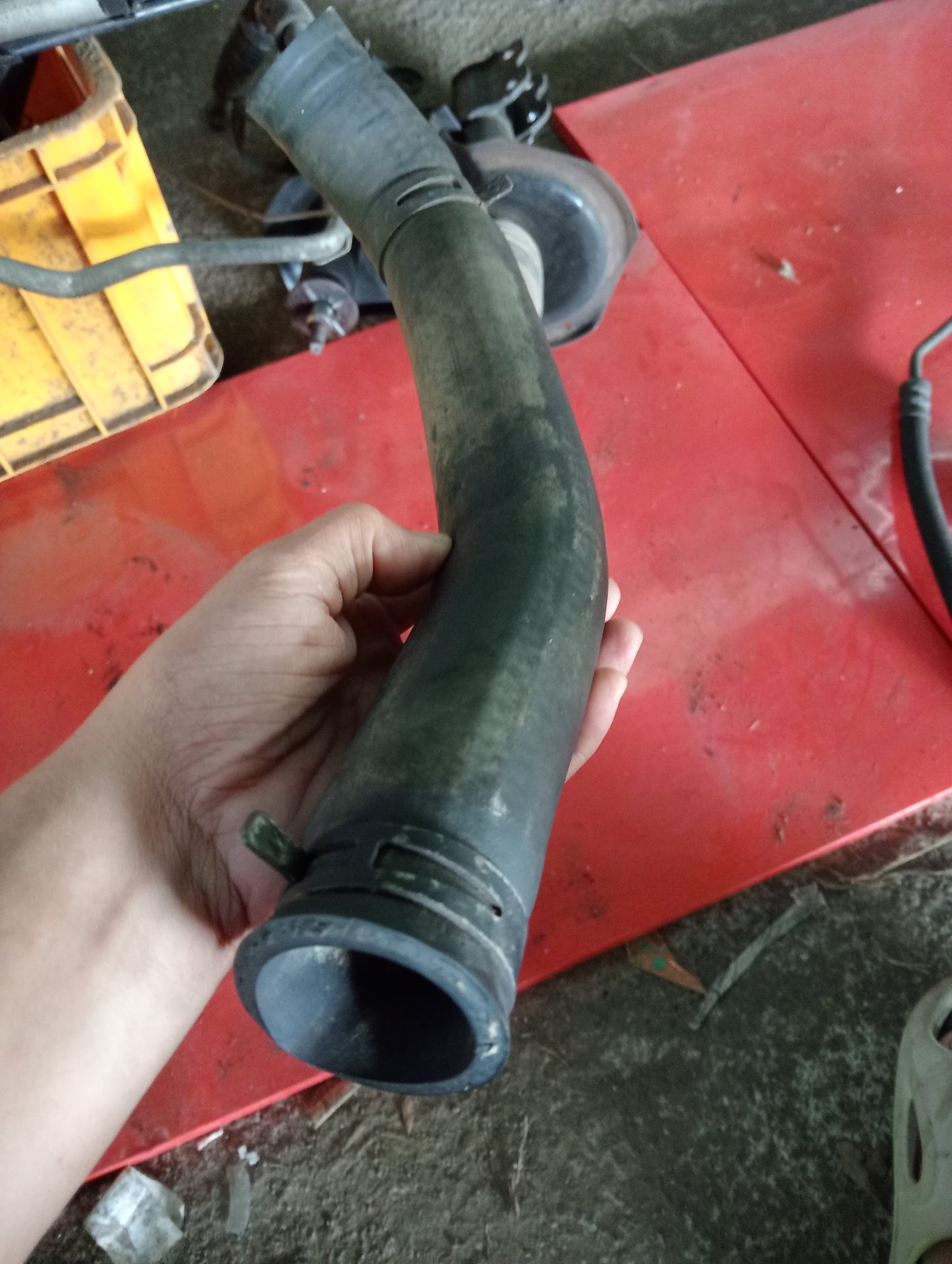 Ford Explorer | Eddie Bauer | 2005 | Lower Radiator Hose