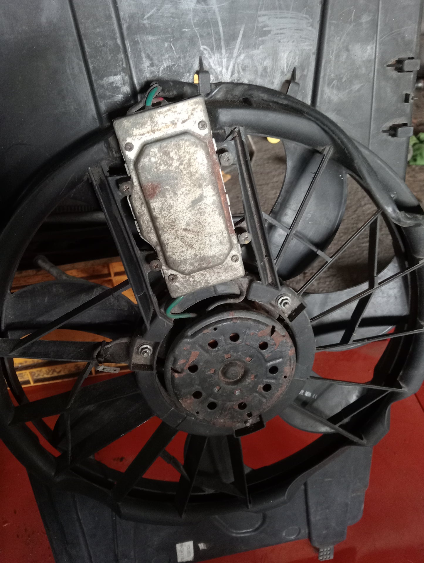 Ford Explorer | Eddie Bauer | 2005 | Radiator Fan
