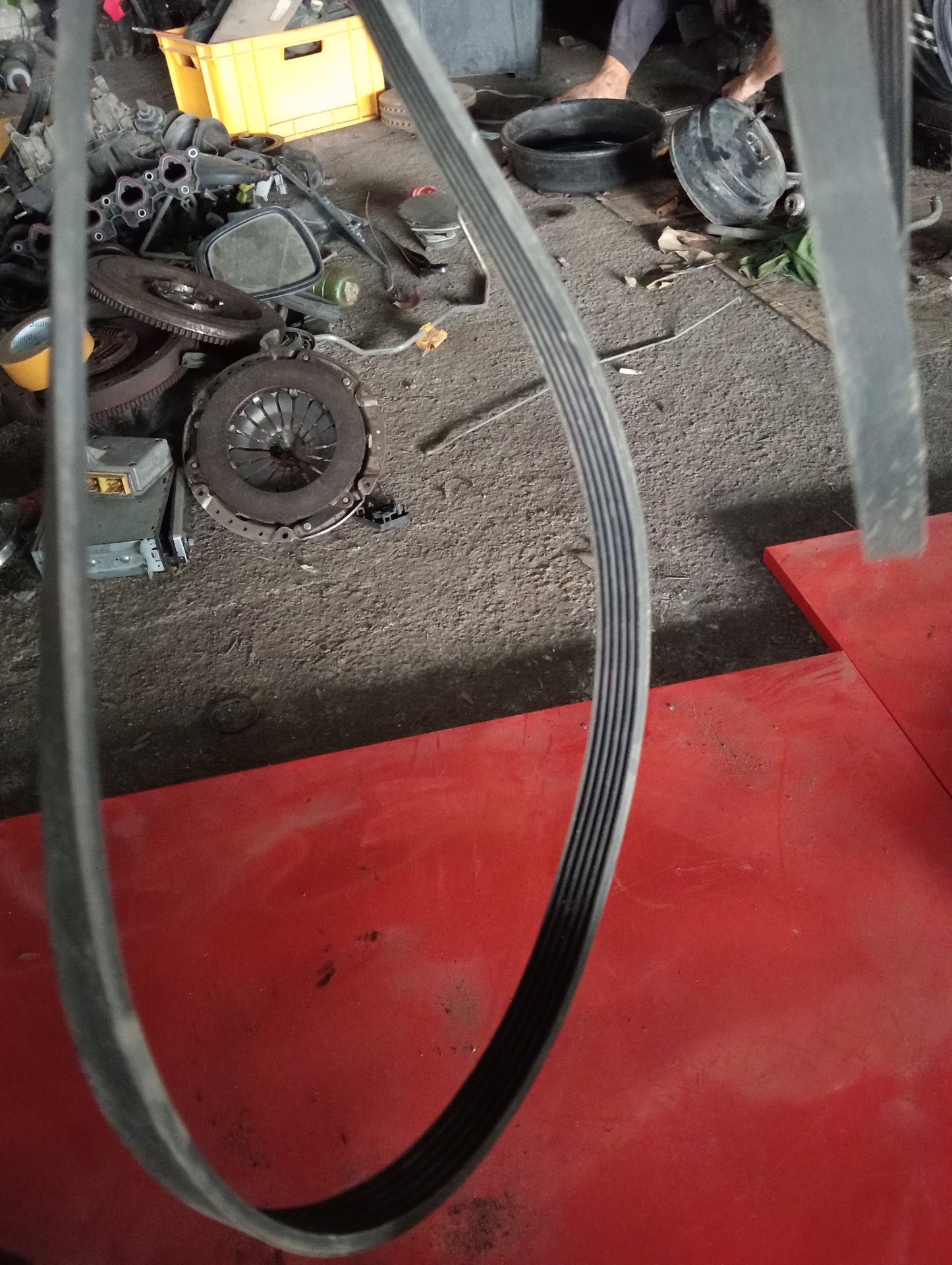 Ford Explorer | Eddie Bauer | 2005 | Fan Belt