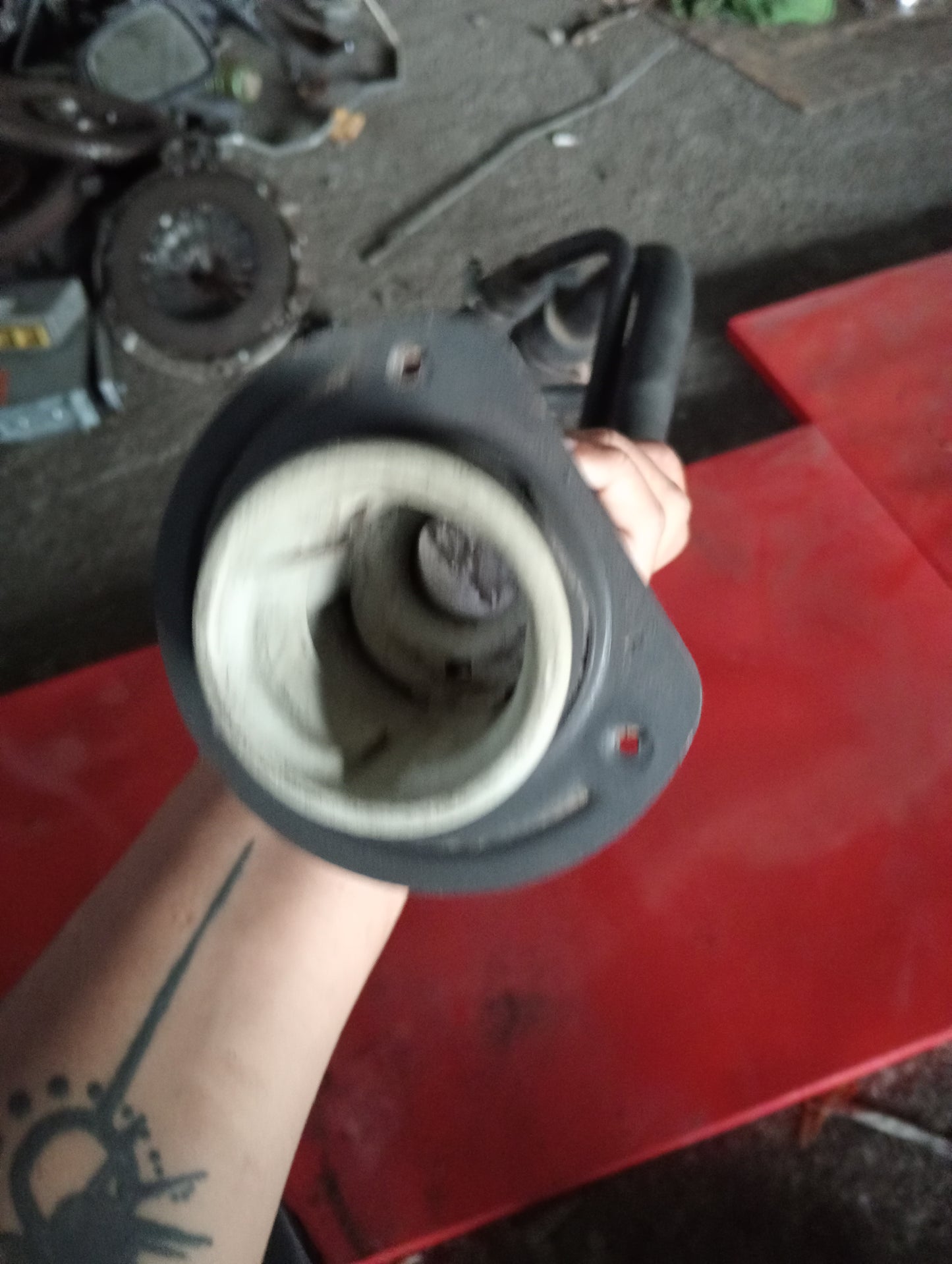 Ford Explorer | Eddie Bauer | 2005 | Fuel Filler Pipe