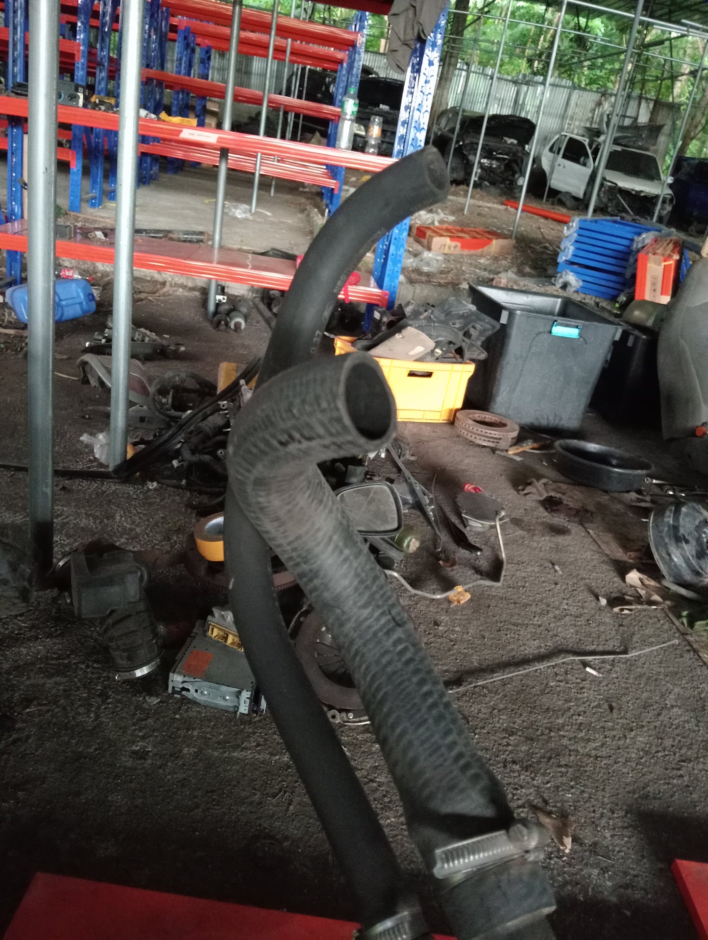 Ford Explorer | Eddie Bauer | 2005 | Fuel Filler Pipe