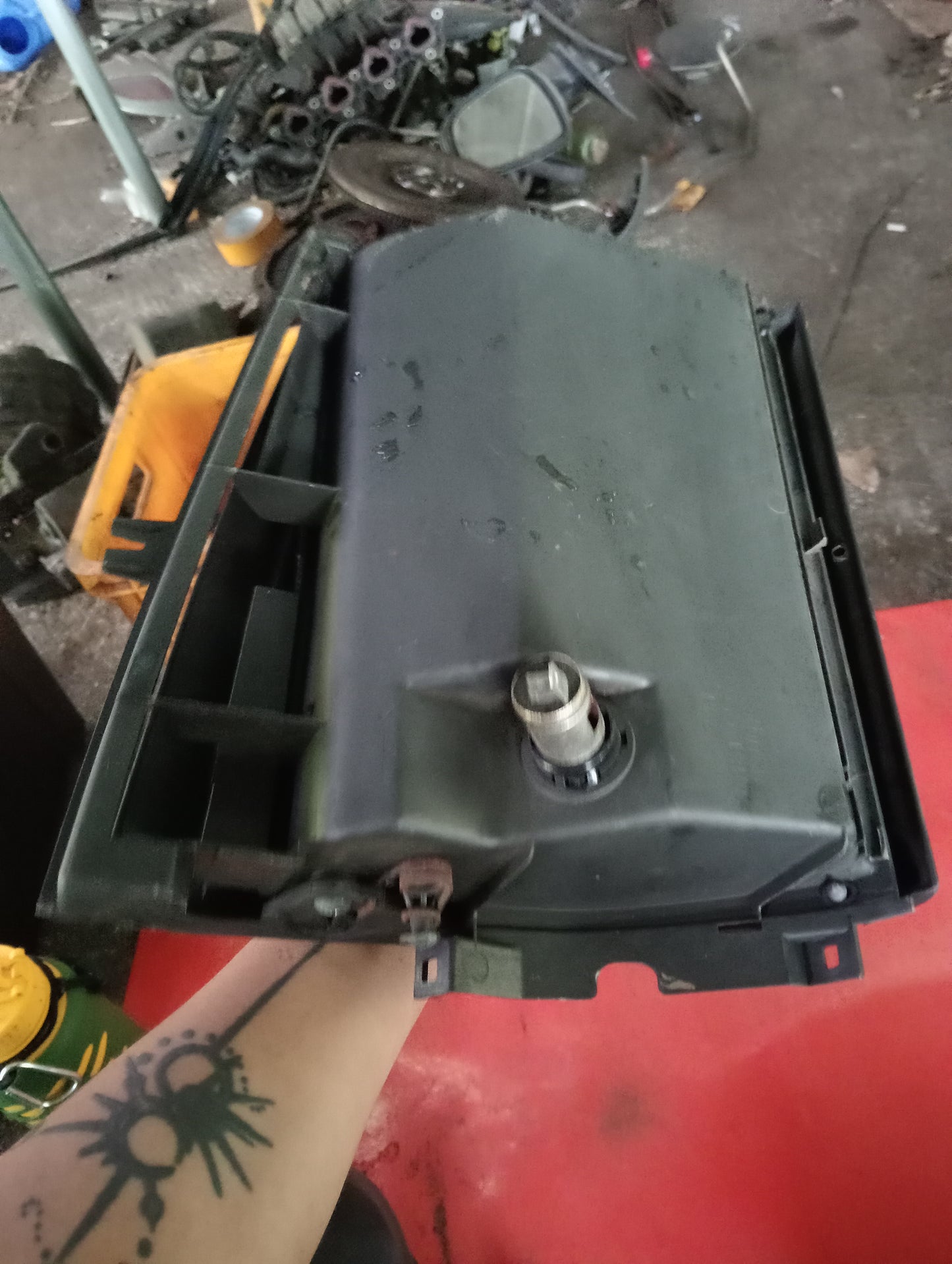 Nissan | X-Trail | Glove Box