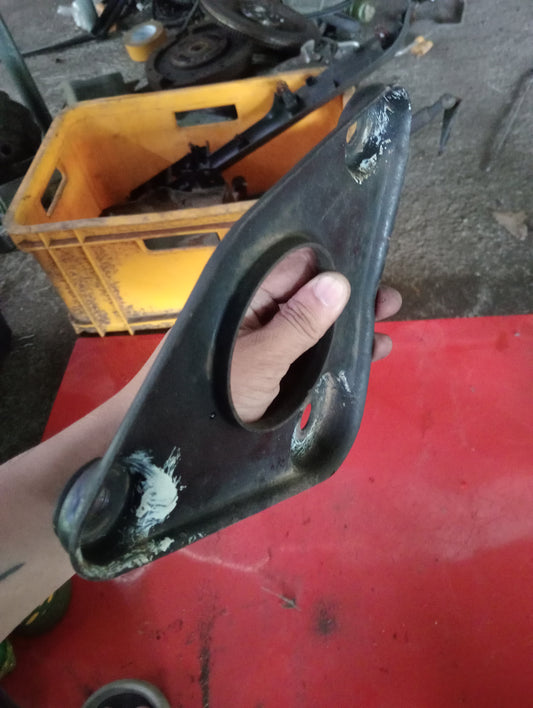 Nissan | X-Trail | Engine Mounting Bracket