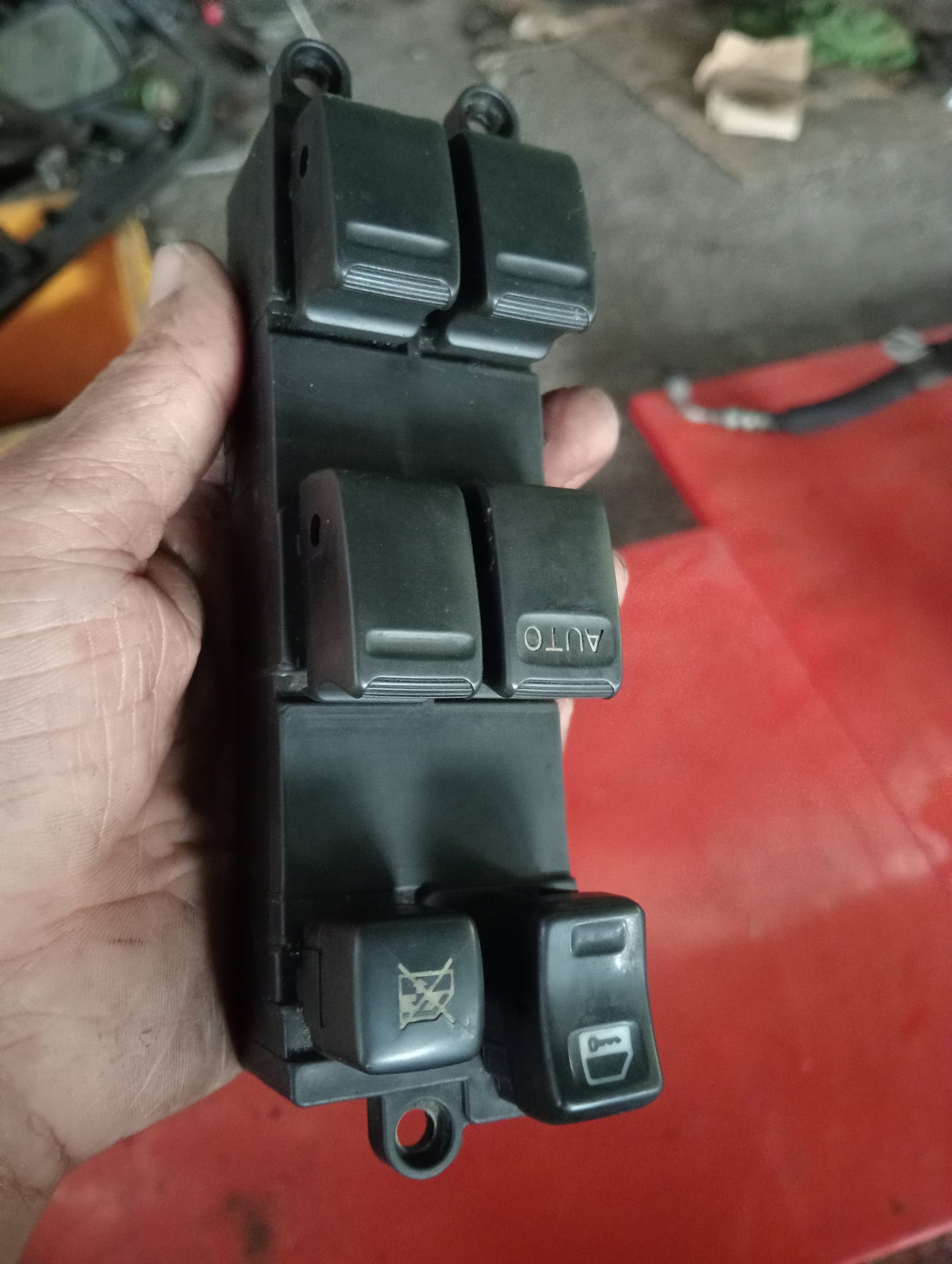 Nissan | X-Trail | Main Switch
